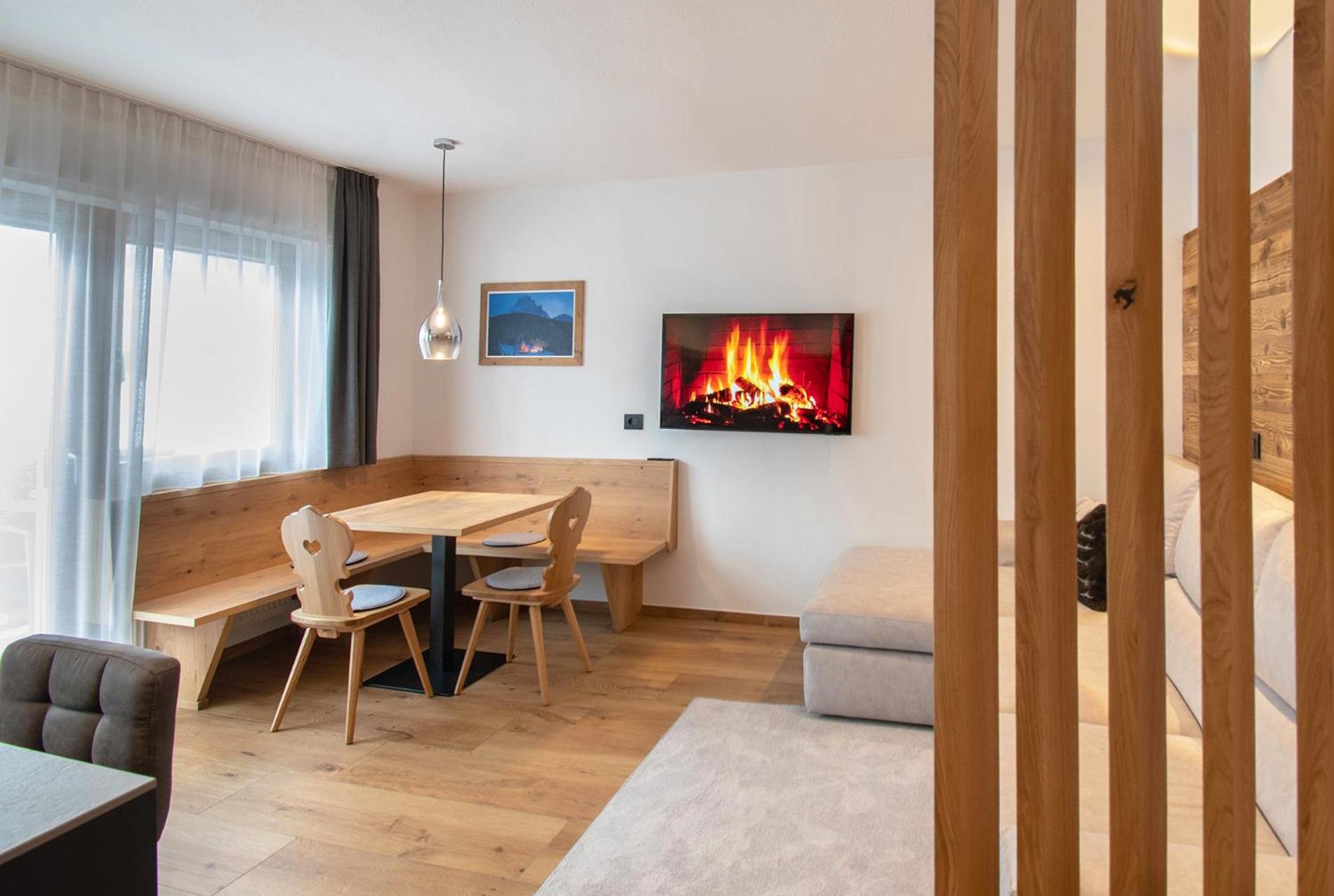 Apartment with Mountain View