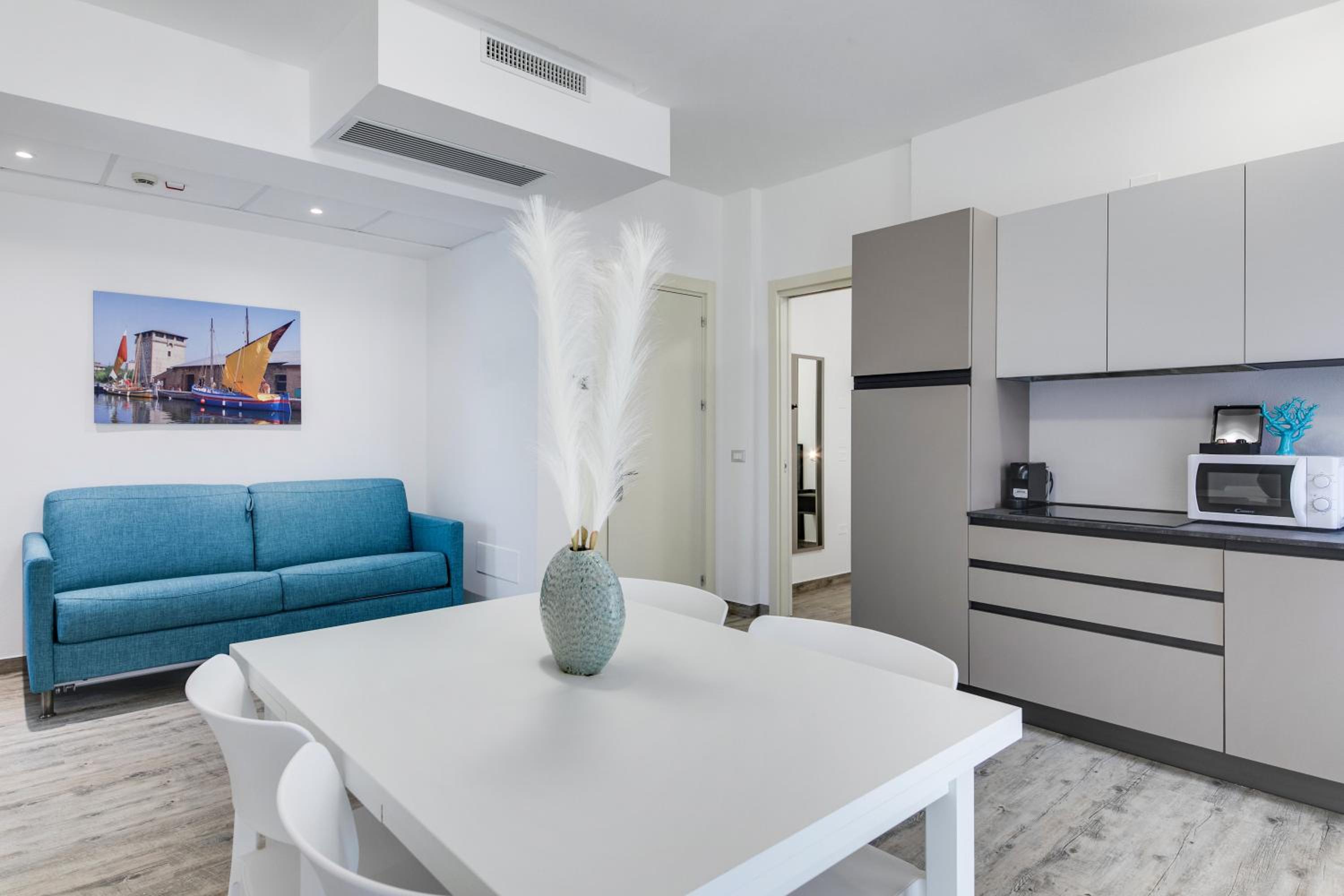 Two Bedroom Deluxe Apartment with Balcony photo 1