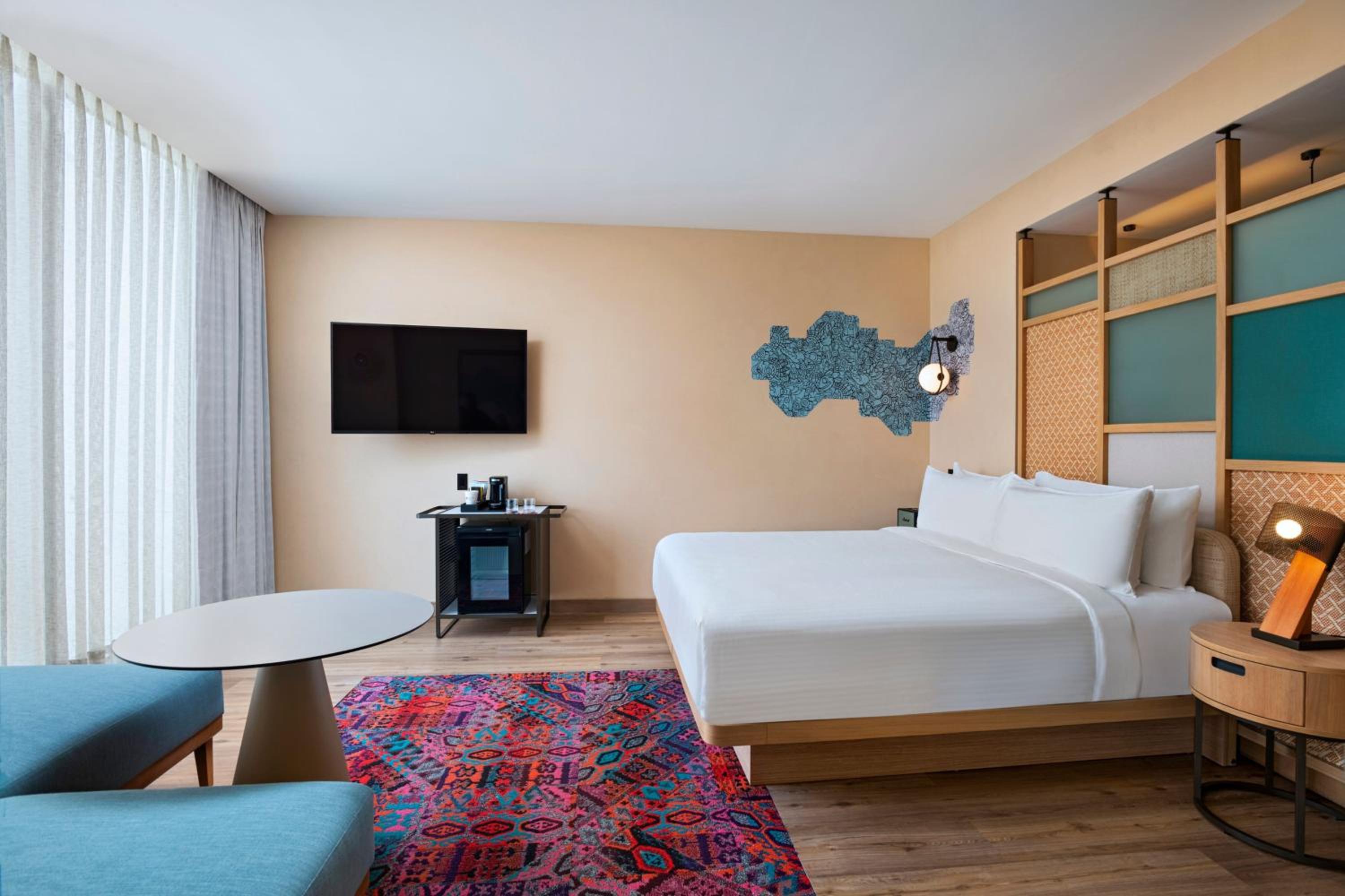 Breezy Guest room, 1 King, Balcony - Photo 4