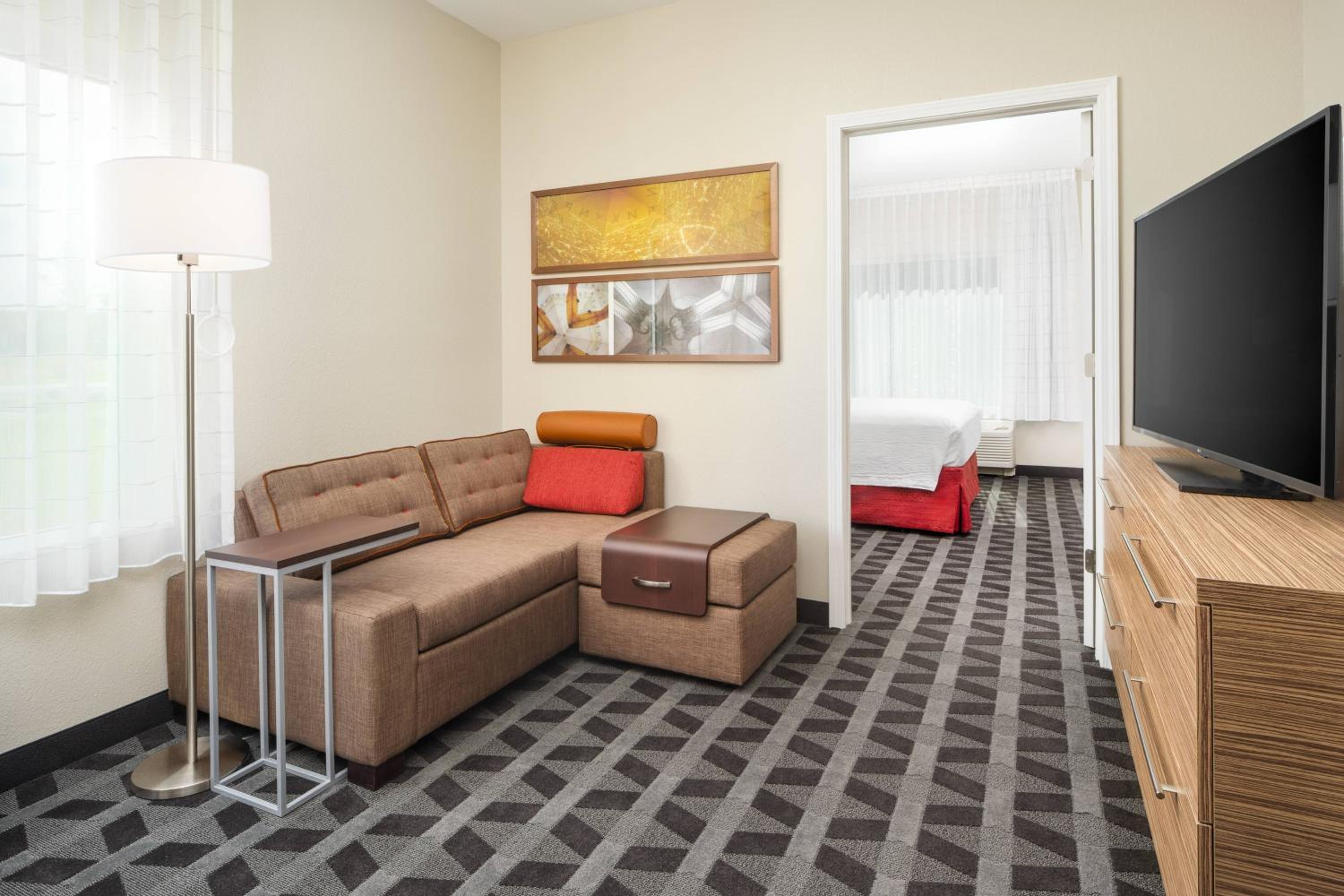One-Bedroom Queen Suite with Sofa Bed - Photo 4