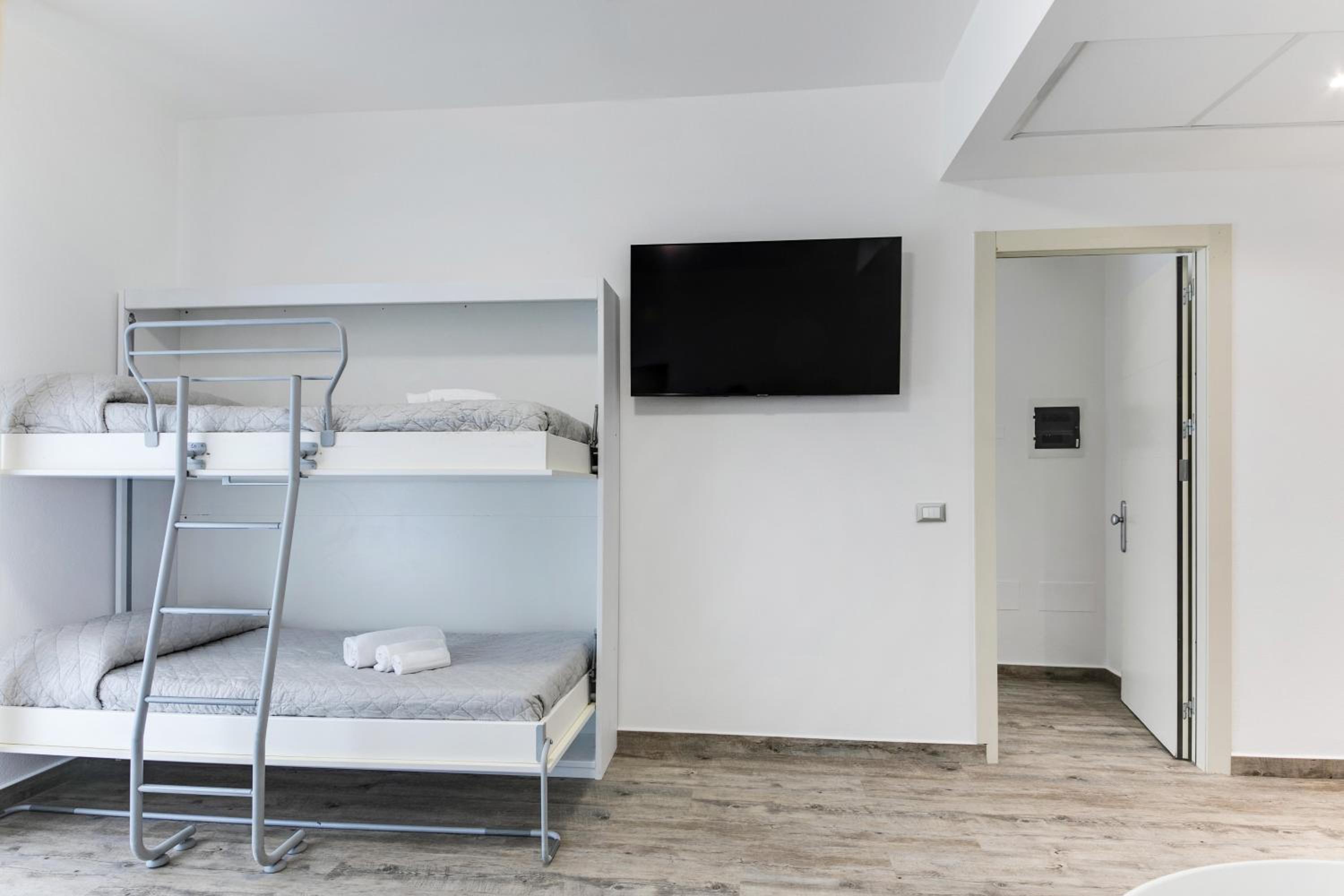 Standard Apartment with Balcony photo 2