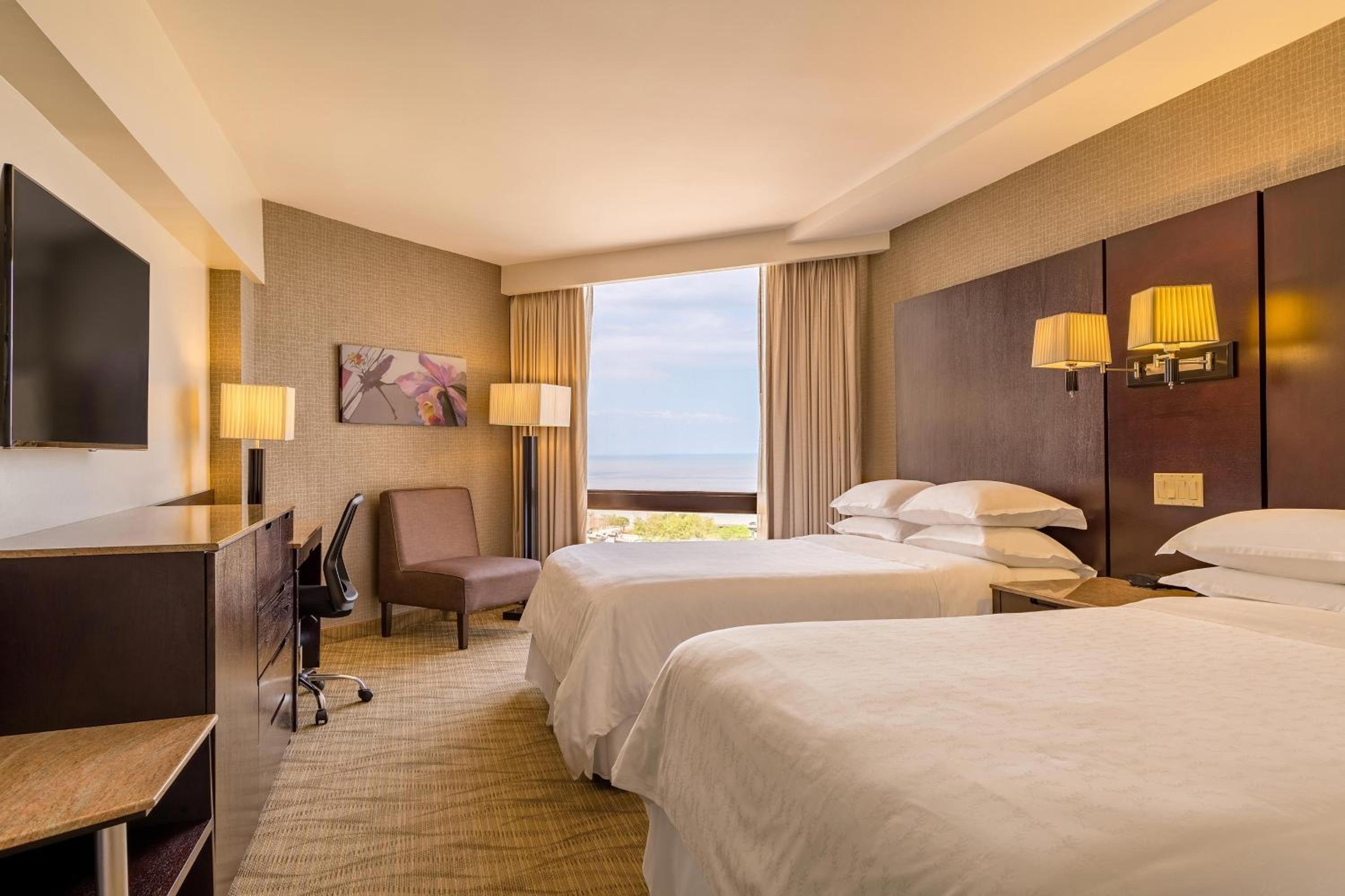 Deluxe, Guest room, 2 Queen, City view
