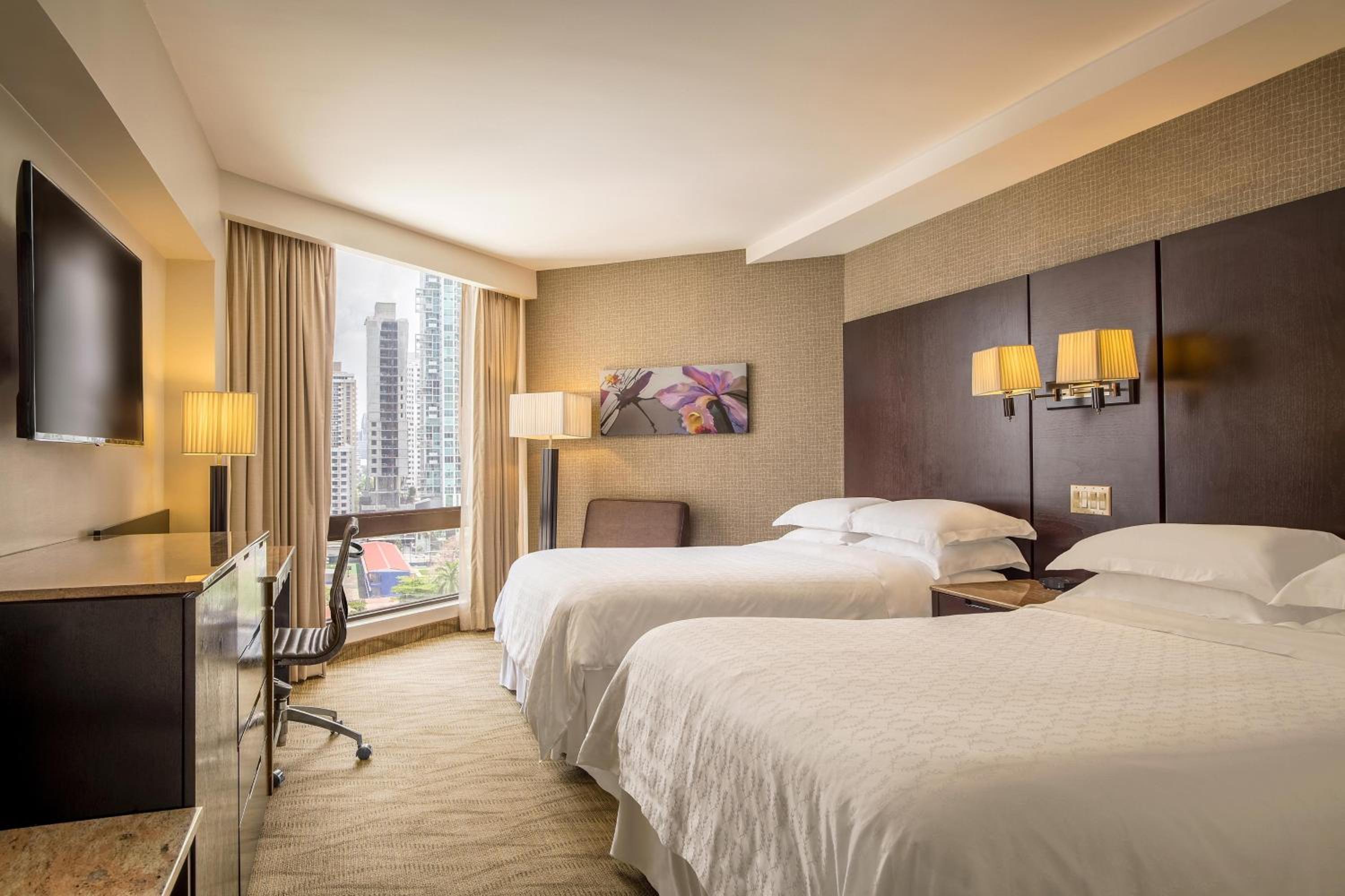 Deluxe, Guest room, 2 Queen, City view photo 2
