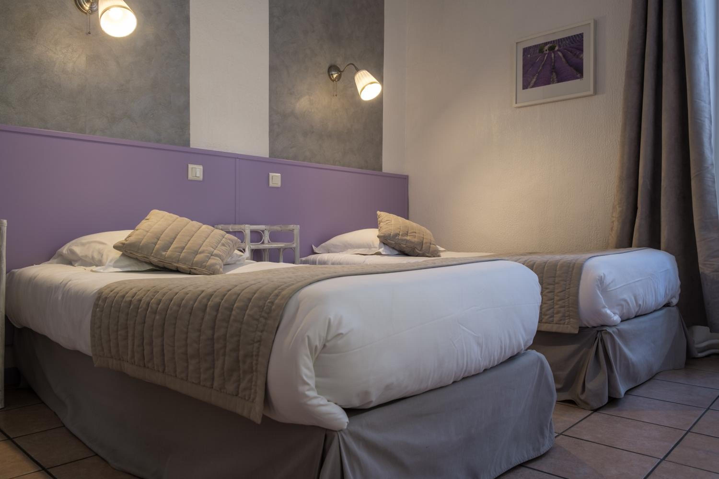 Twin Room - Photo 1