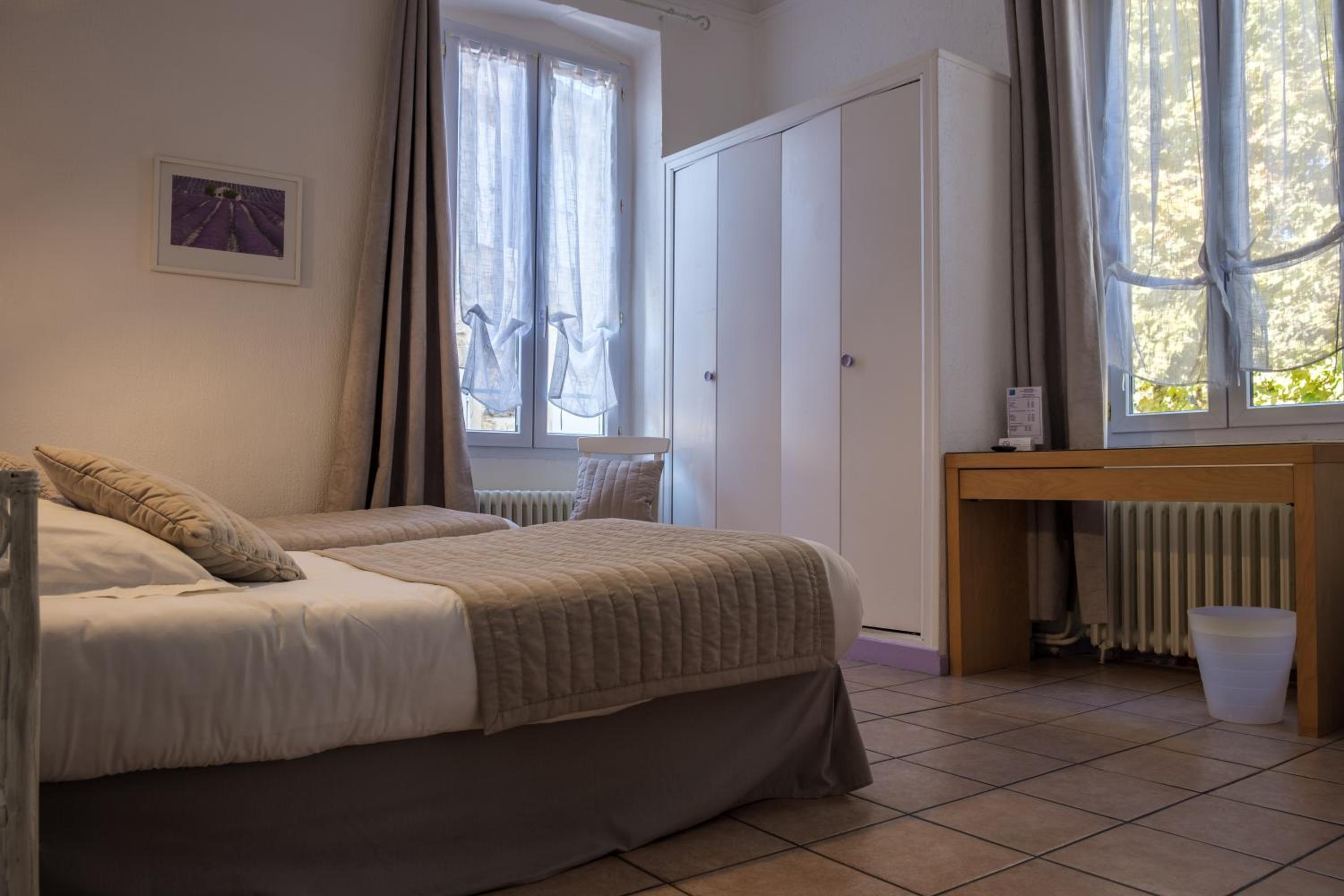 Twin Room - Photo 2