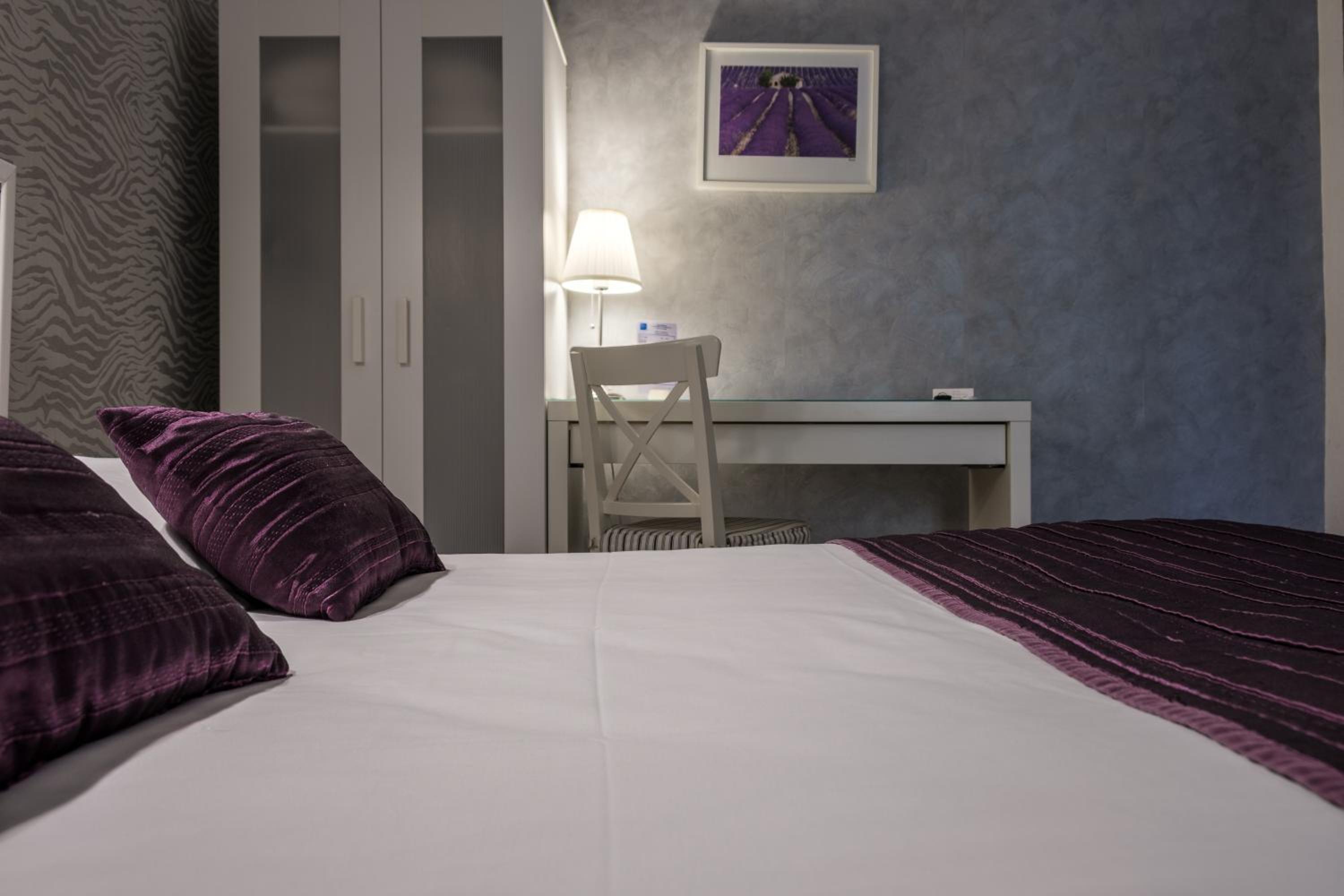 Queen Room - Photo 3