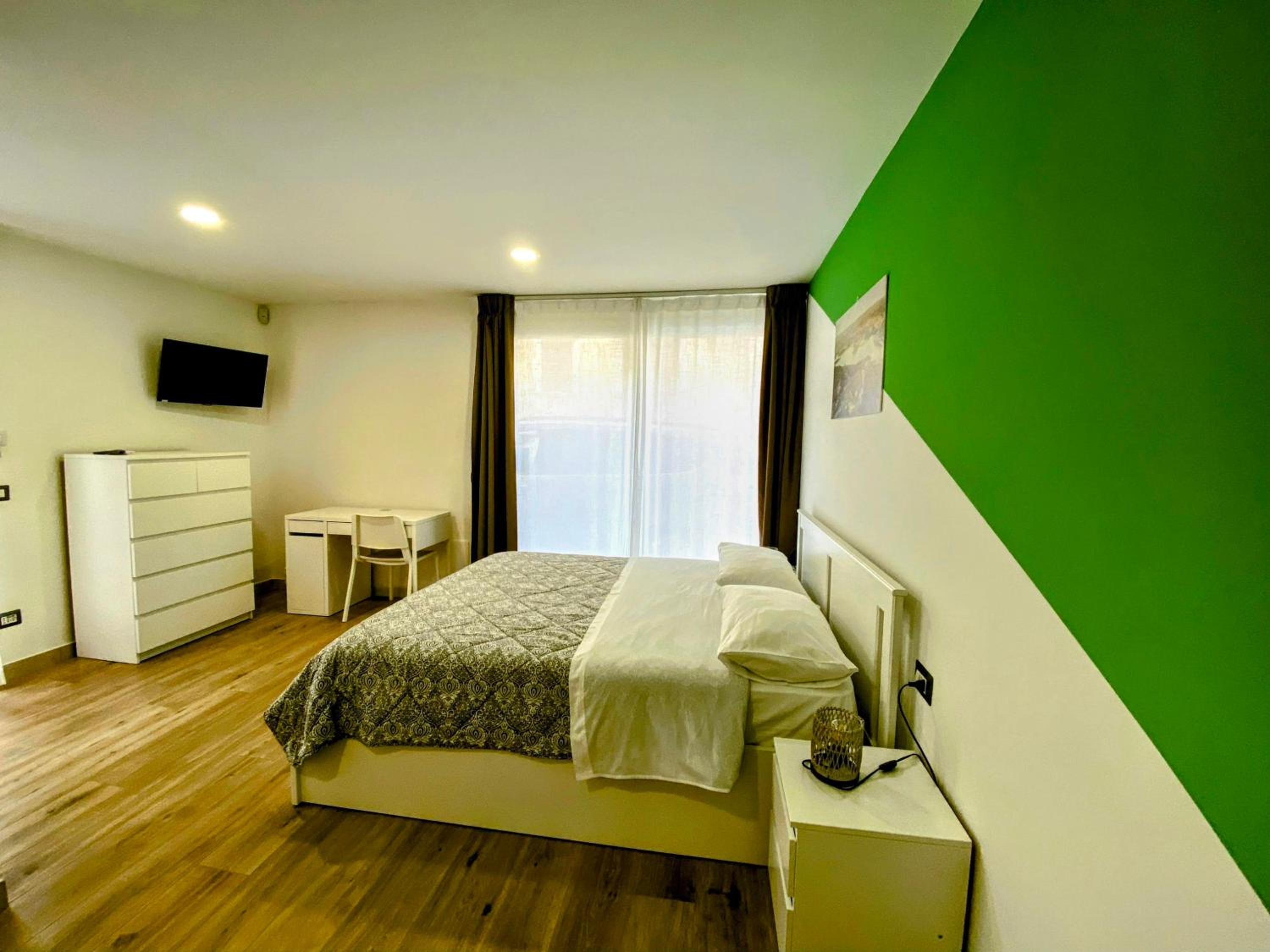 Double Room with Private Bathroom - Photo 7