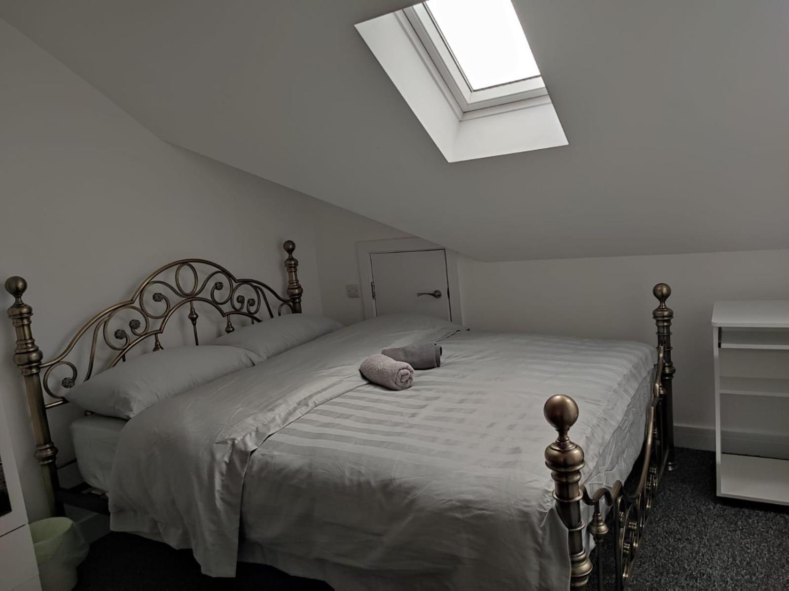 Family Room with Private Bathroom - Photo 7