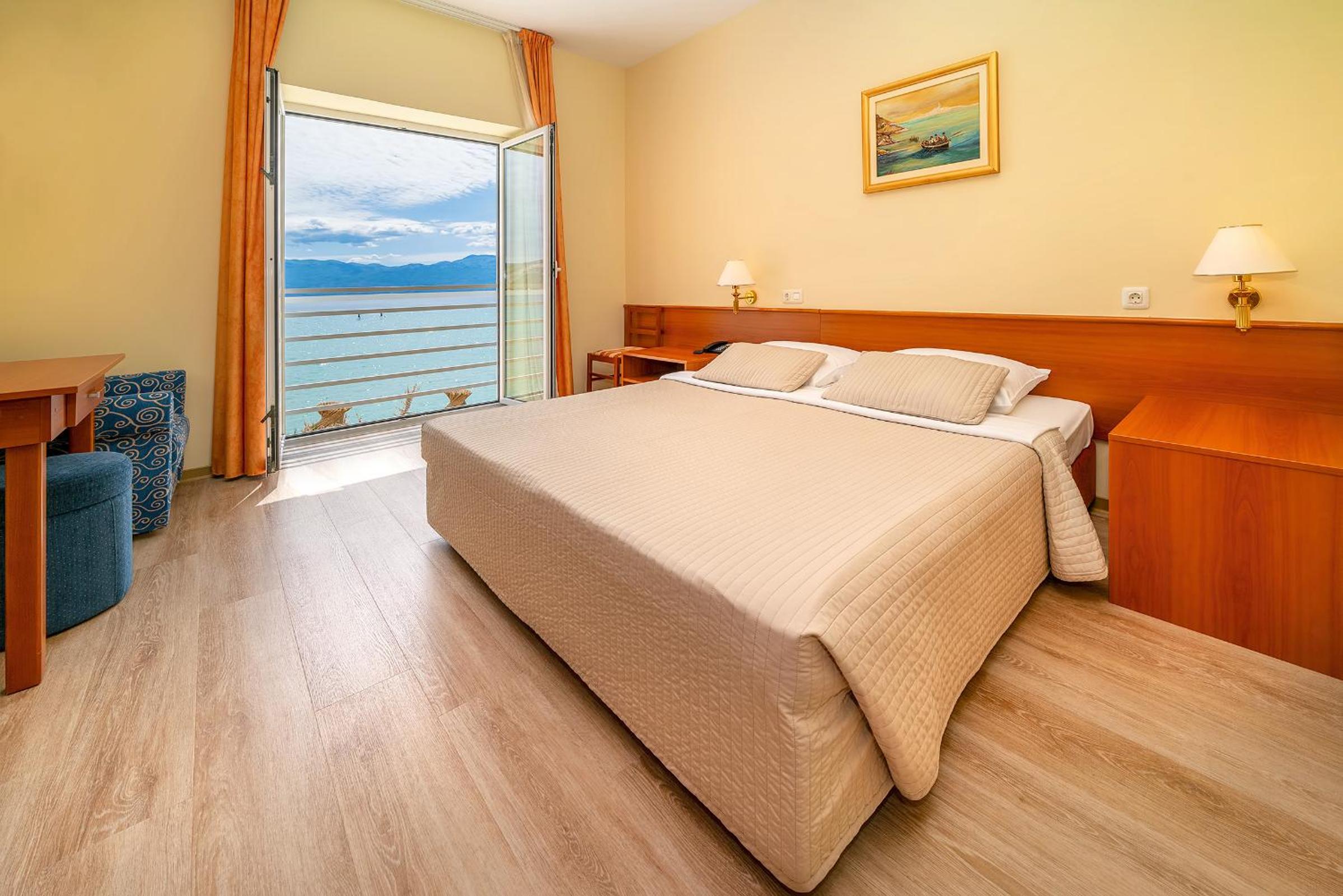 Habitación Doble o con Dos Camas Superior con Vista al Mar