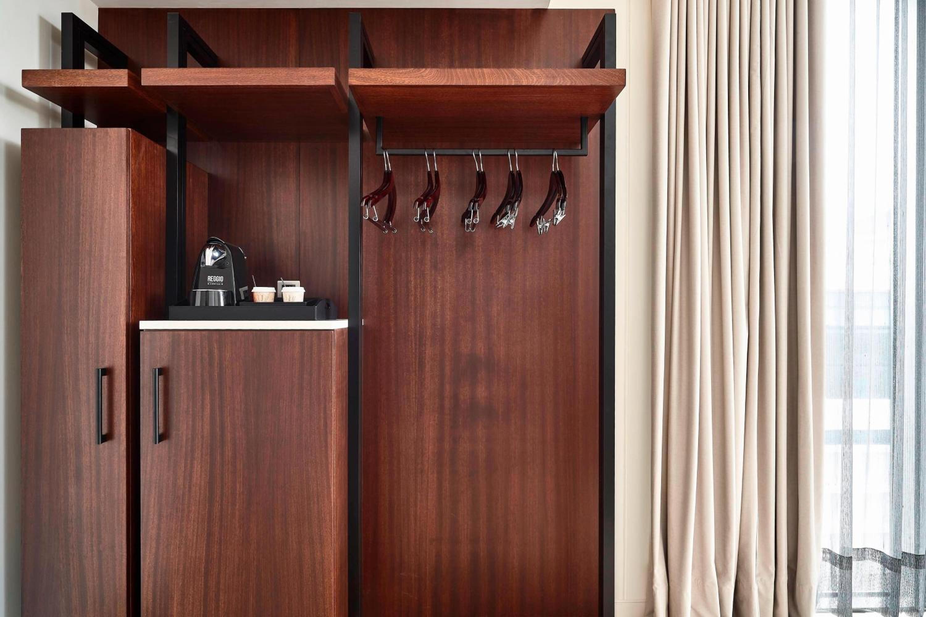 Executive King Suite with Park View - Executive Lounge Access photo 3