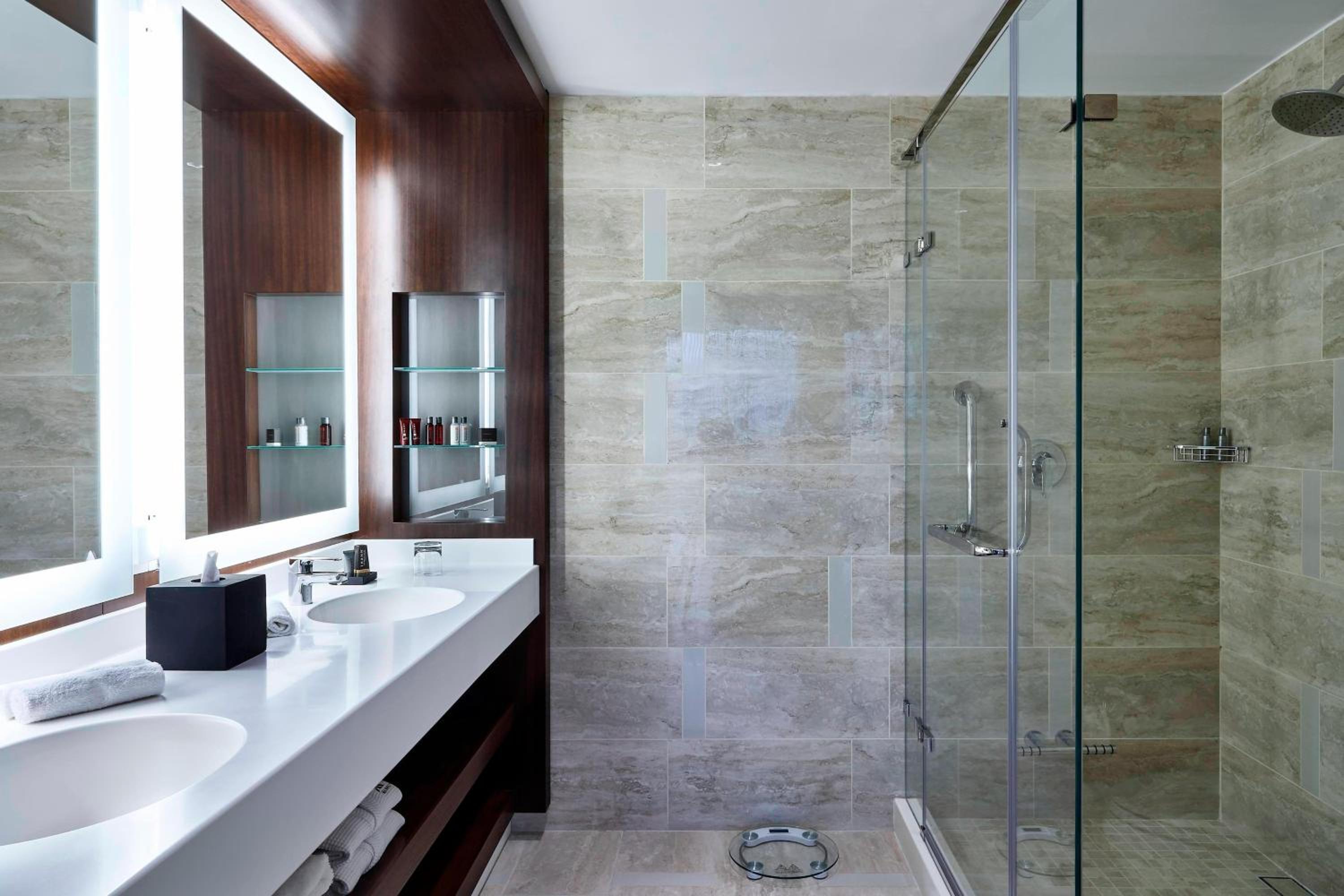Executive Junior King Suite - Executive Lounge Access photo 2