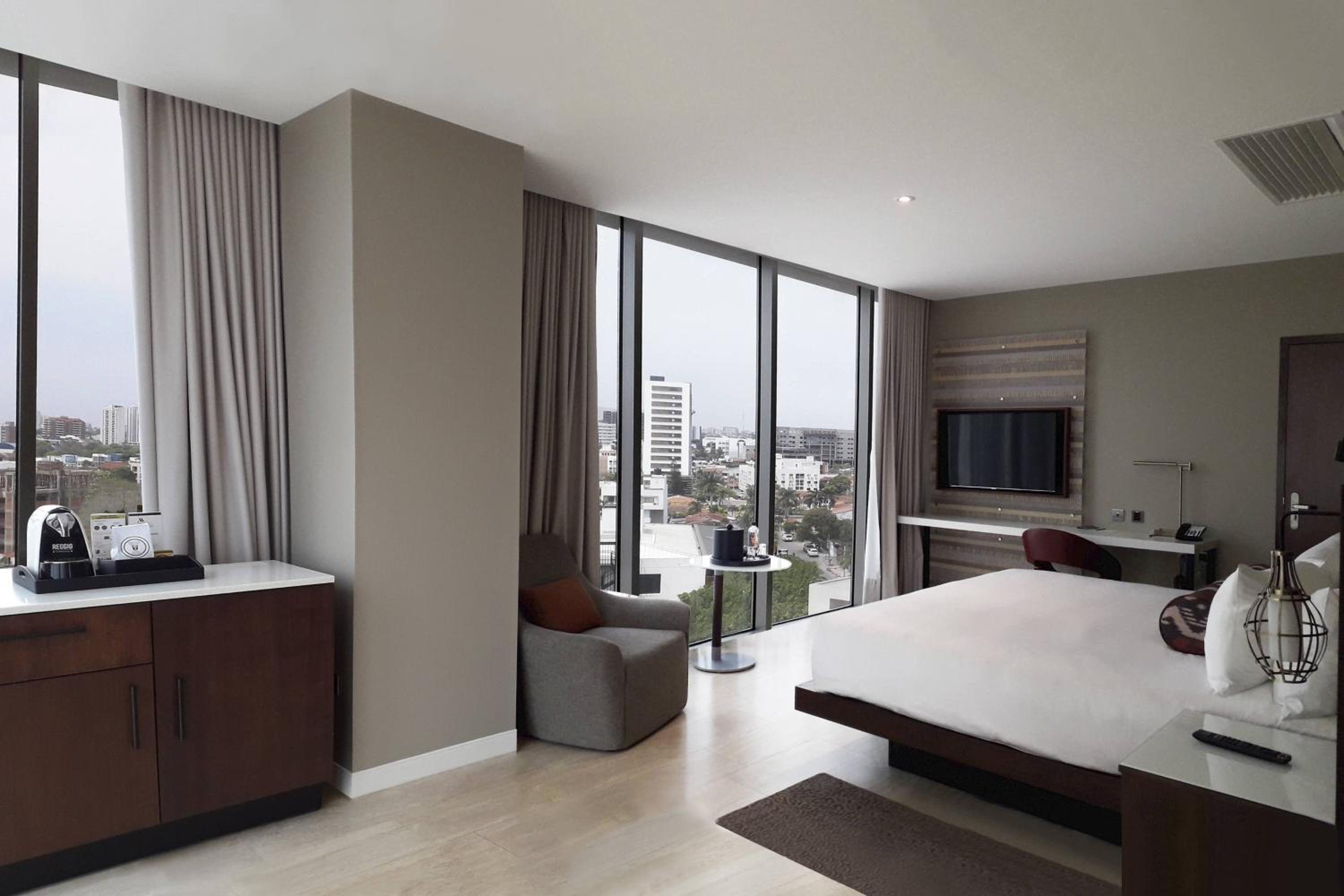 Executive King Suite with Park View - Executive Lounge Access