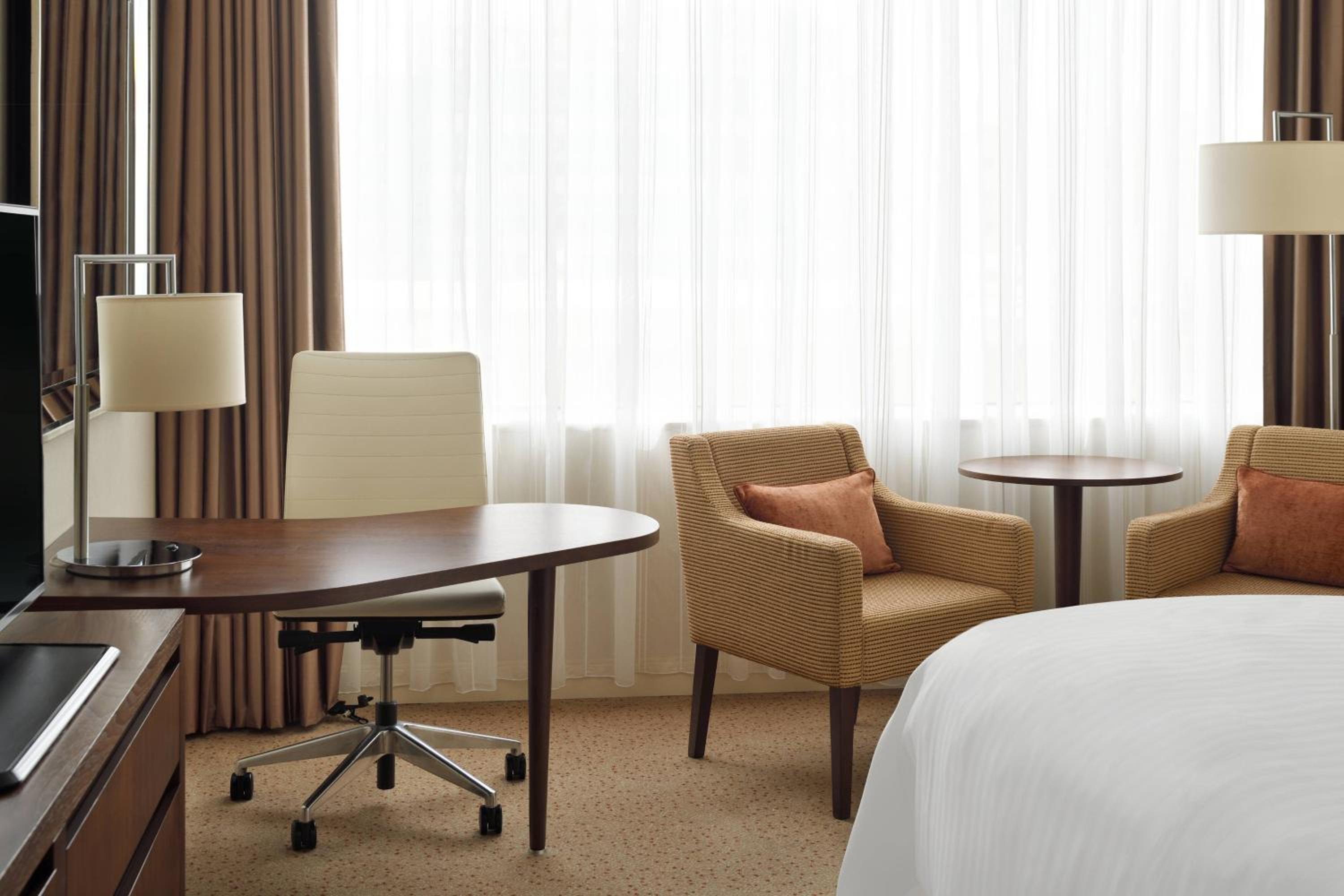 Deluxe King Room - Photo 2