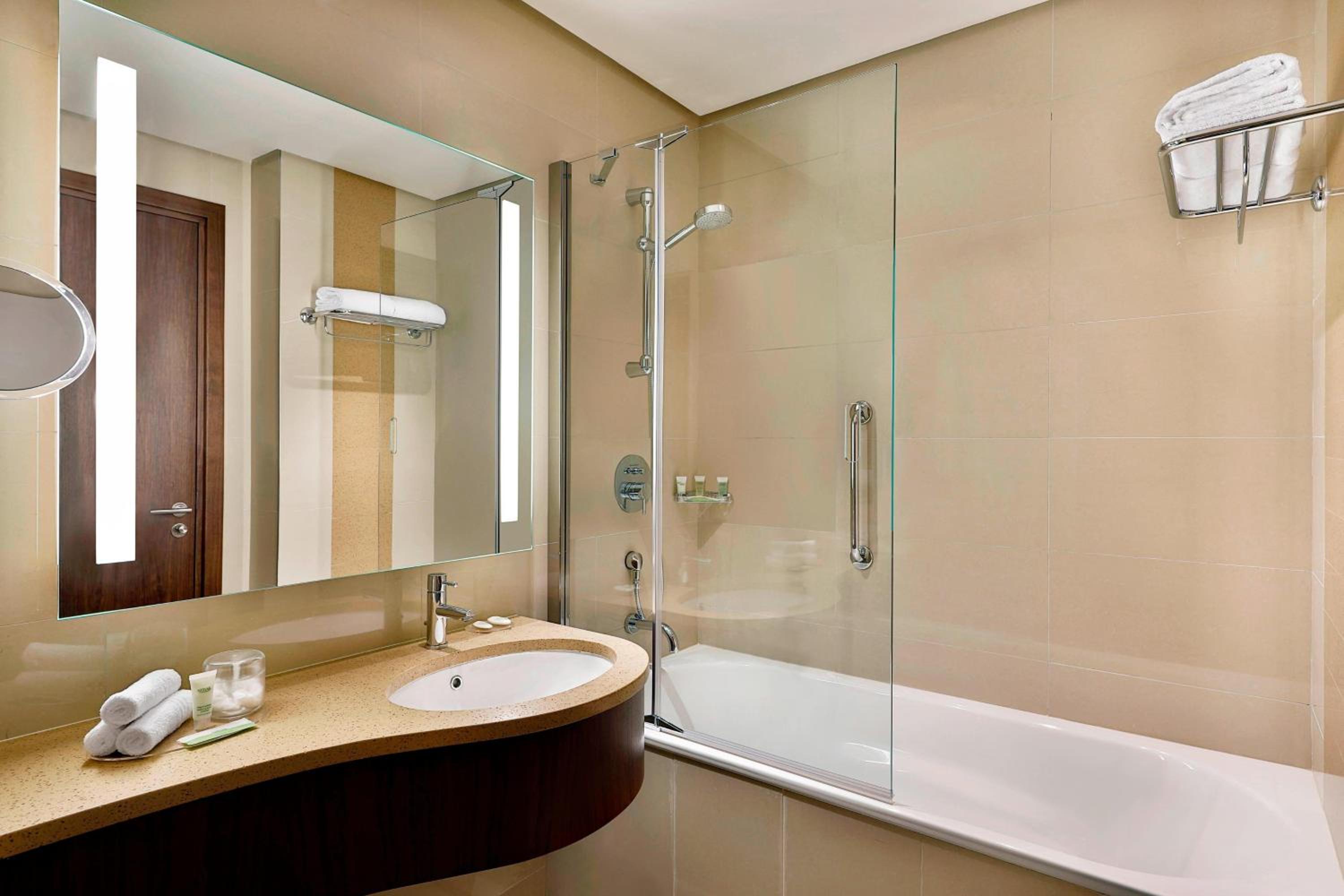 Deluxe King Room - Photo 3