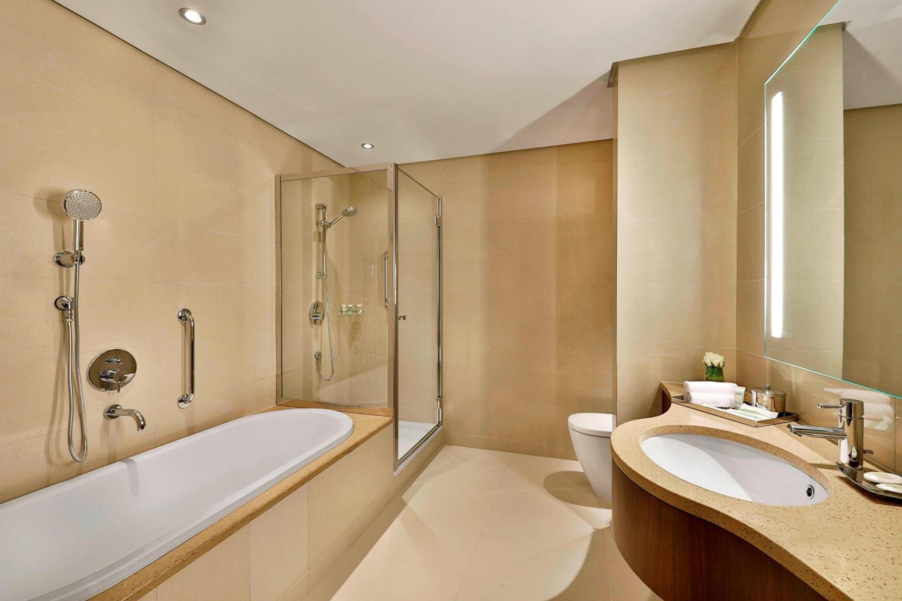 Junior King Suite with Sofa Bed - Photo 5