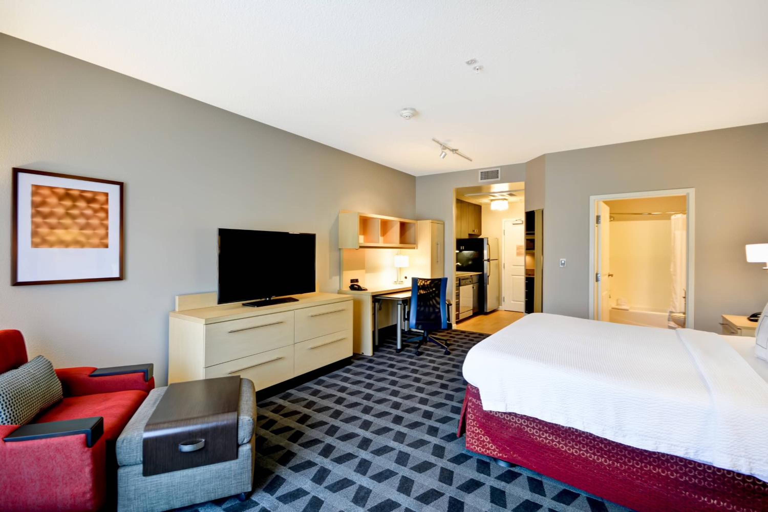 King Studio with Sofa Bed - Photo 3
