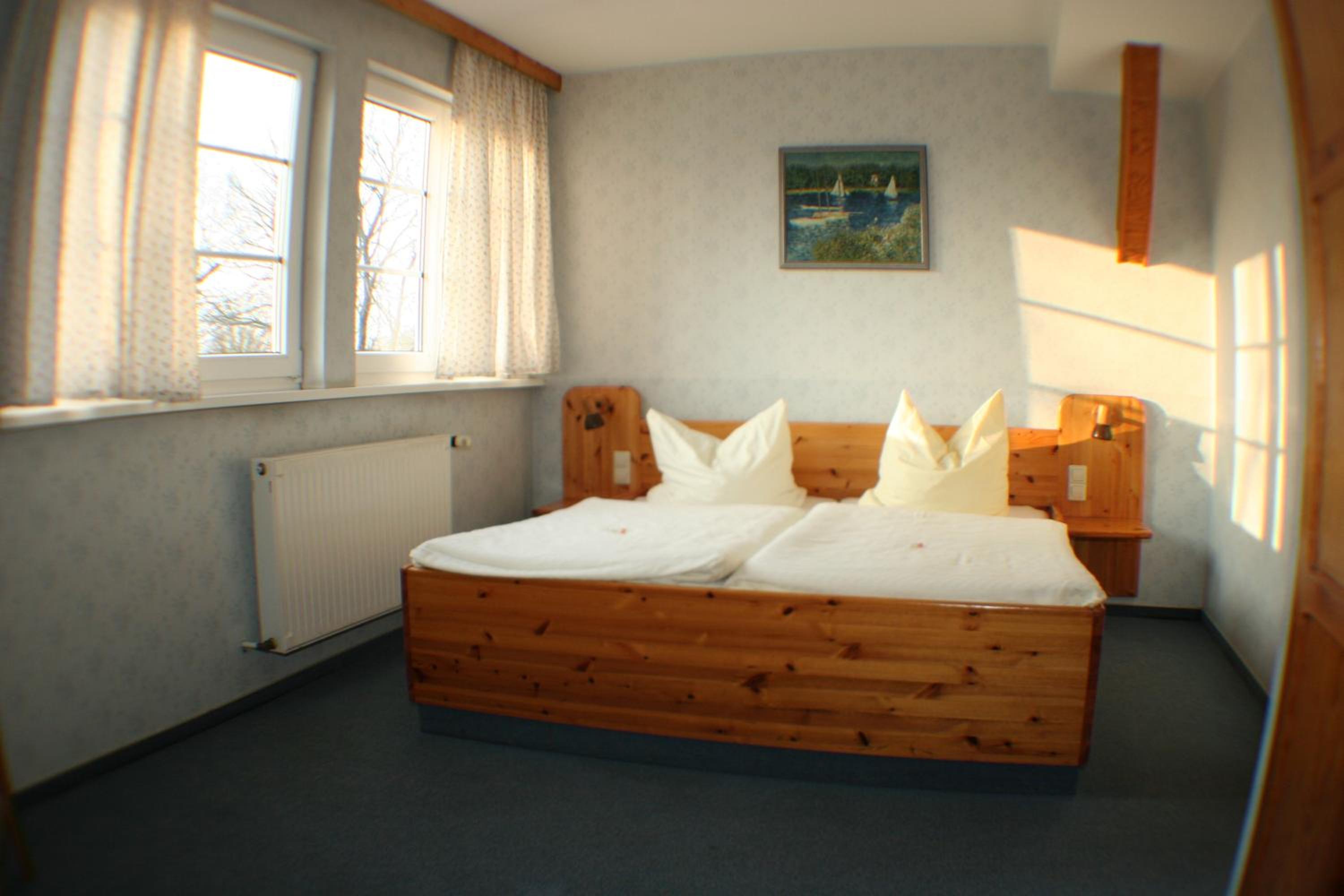 Large Double Room - Photo 1