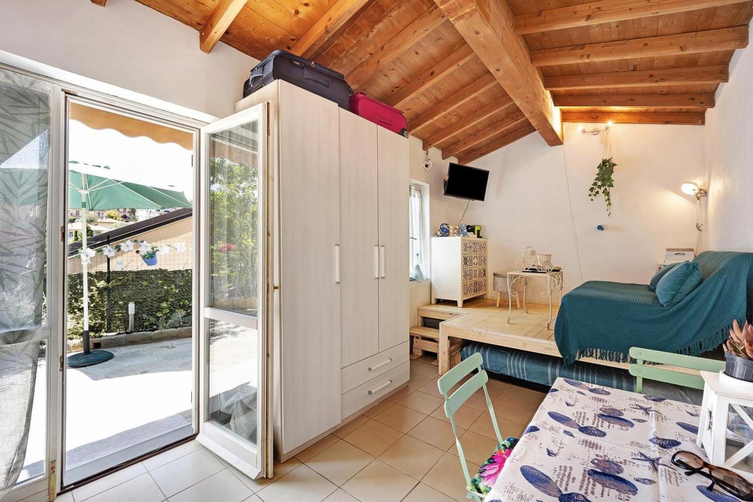 Apartment With Garden View