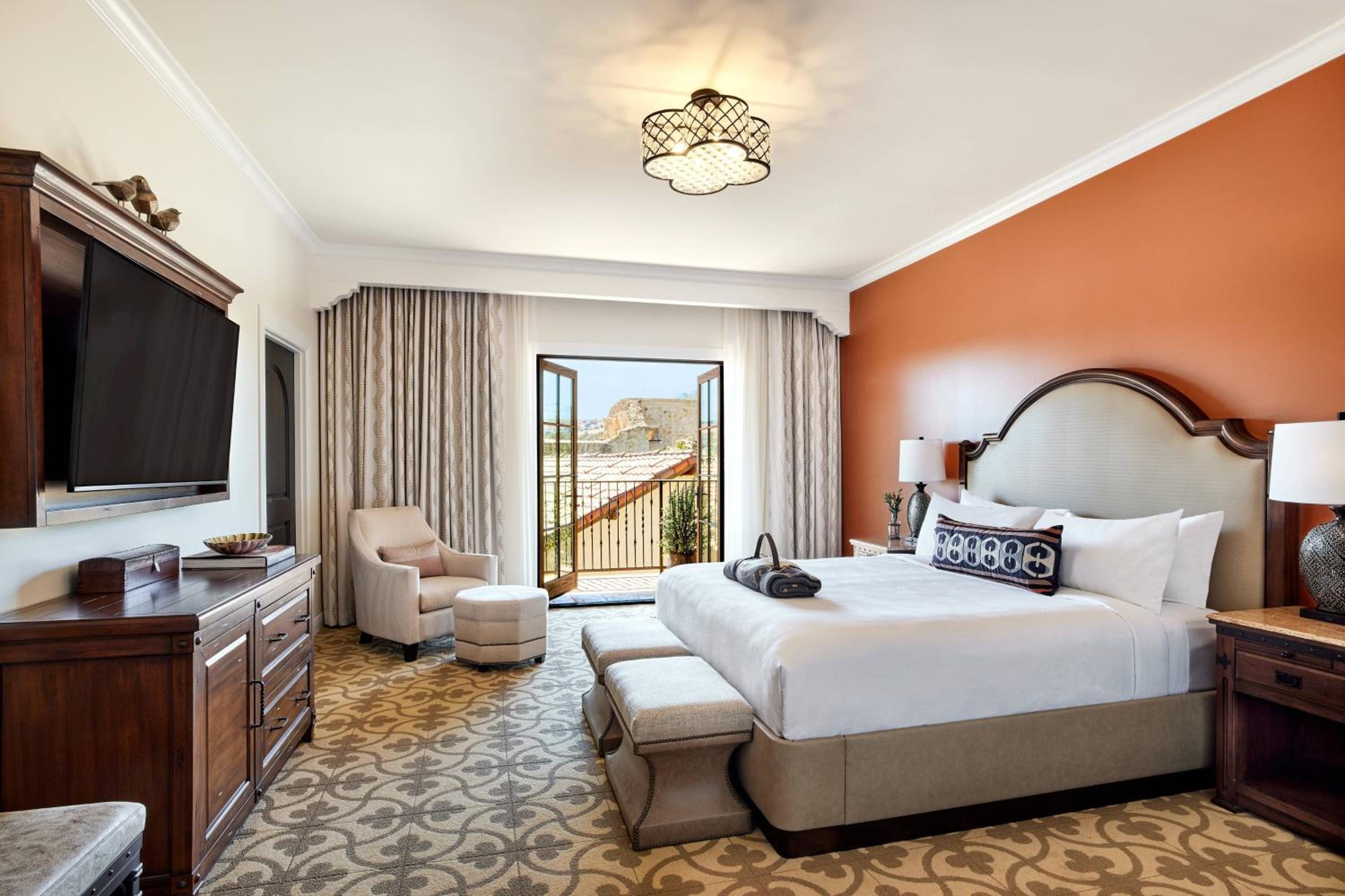 Luxury Suite, Suite, 1 King, Sofa bed, Mission view, Balcony - Photo 1