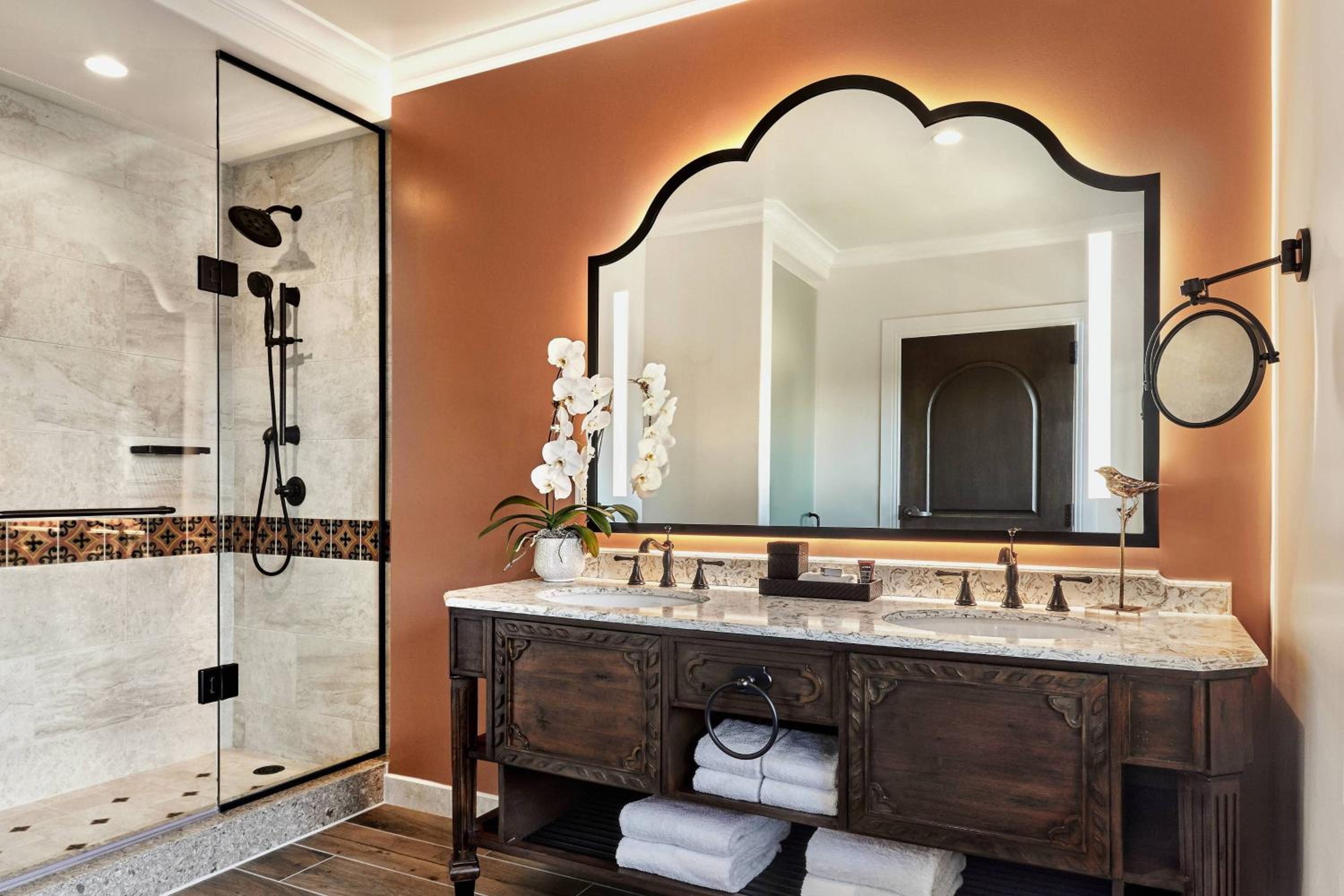 Luxury Suite, Suite, 1 King, Sofa bed, Mission view, Balcony - Photo 4