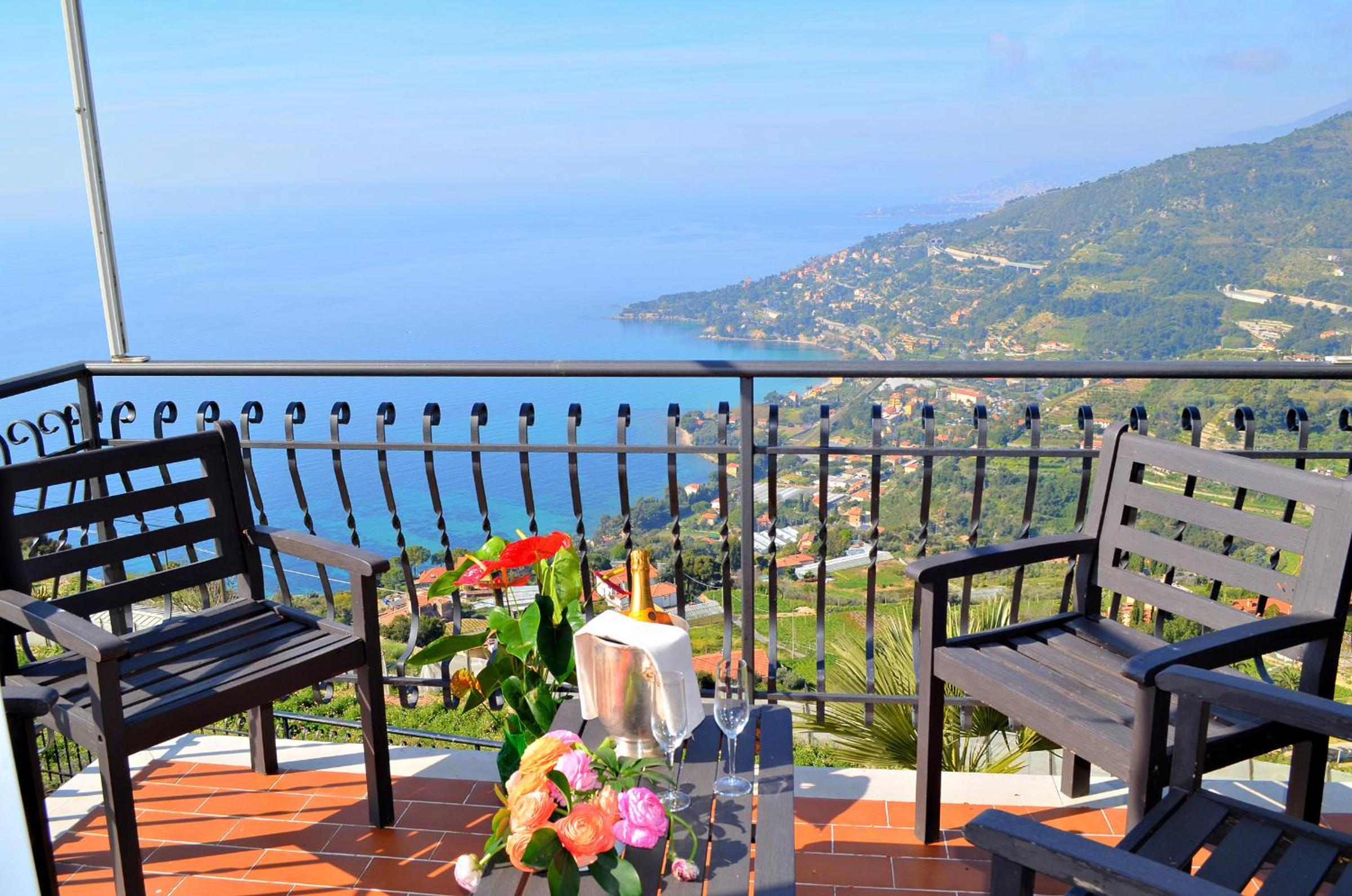 Suite with Sea View (4 Adults) - Photo 6