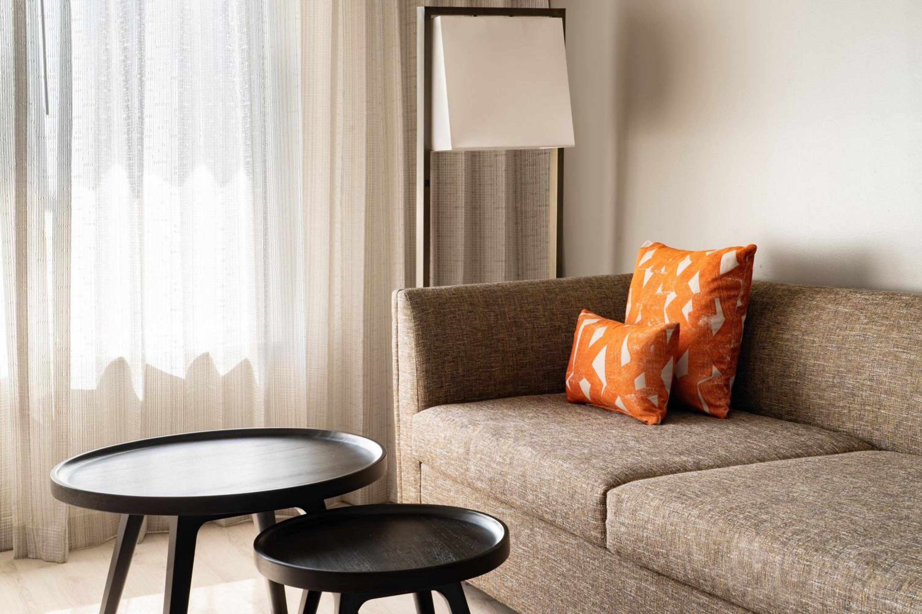 Executive King Room with Sofa Bed - Photo 1