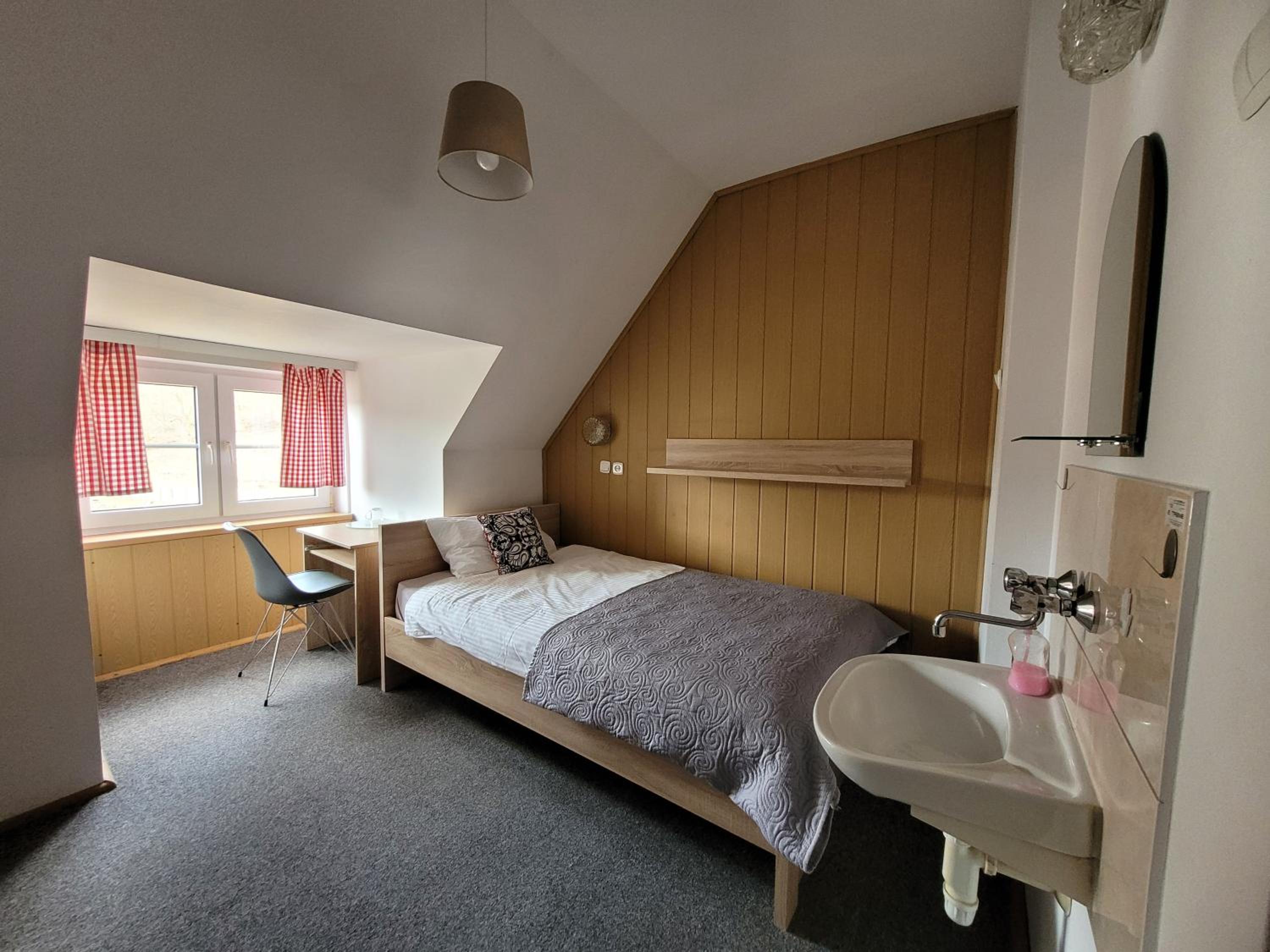 Single Room with a Washbasin photo 1