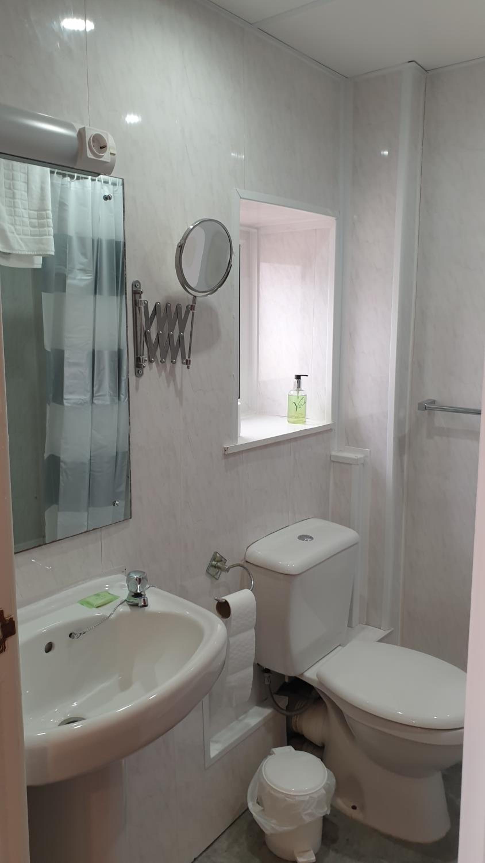 Small Double Room - Photo 2
