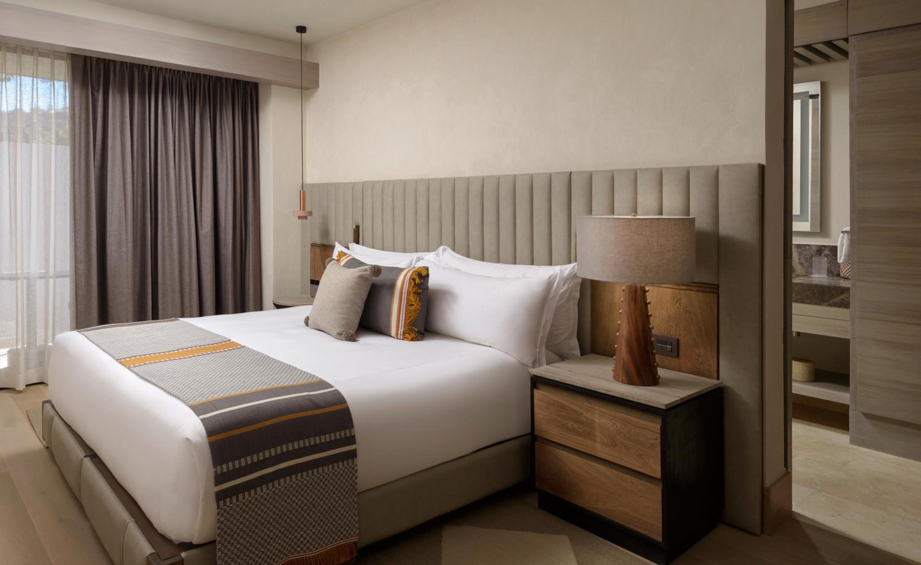 Deluxe King Room - Photo 1