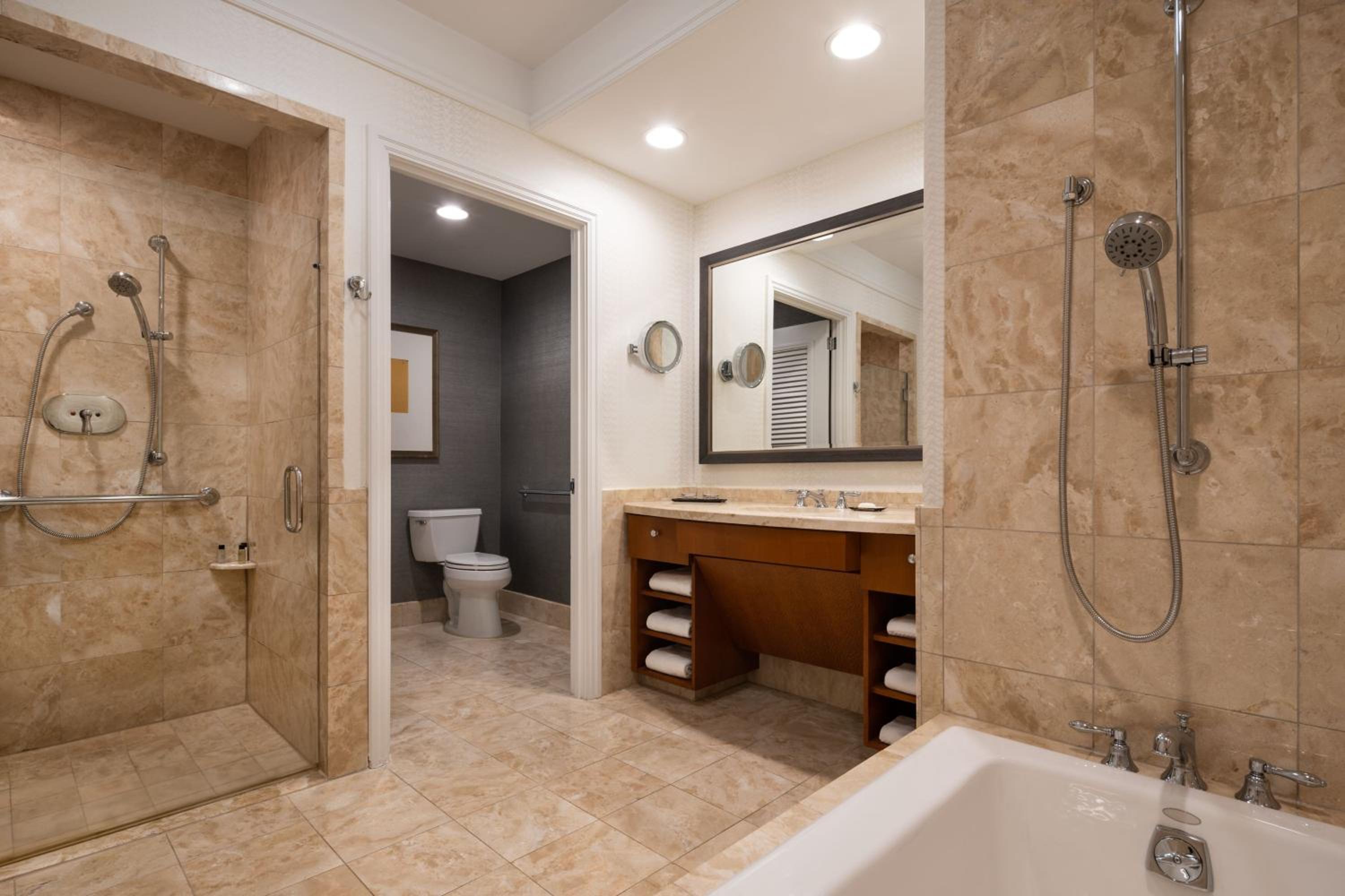 Luxury Suite, 1 Bedroom Larger Suite, 1 King, Sofa bed - Photo 6