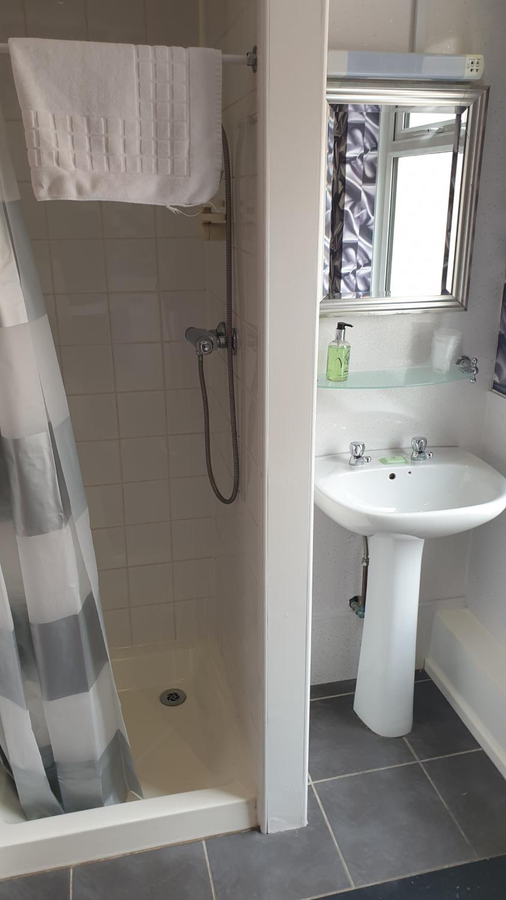 Triple Room with Shower - Photo 9