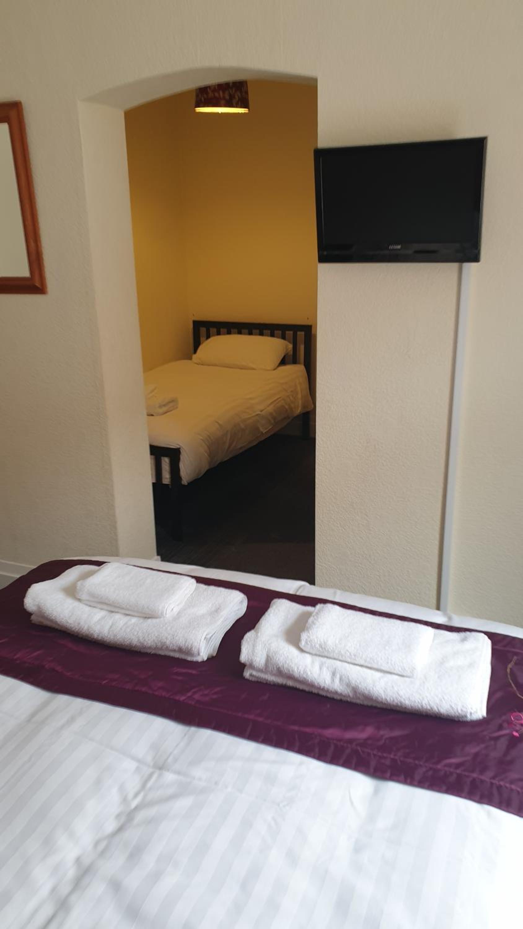 Triple Room with Shower - Photo 8