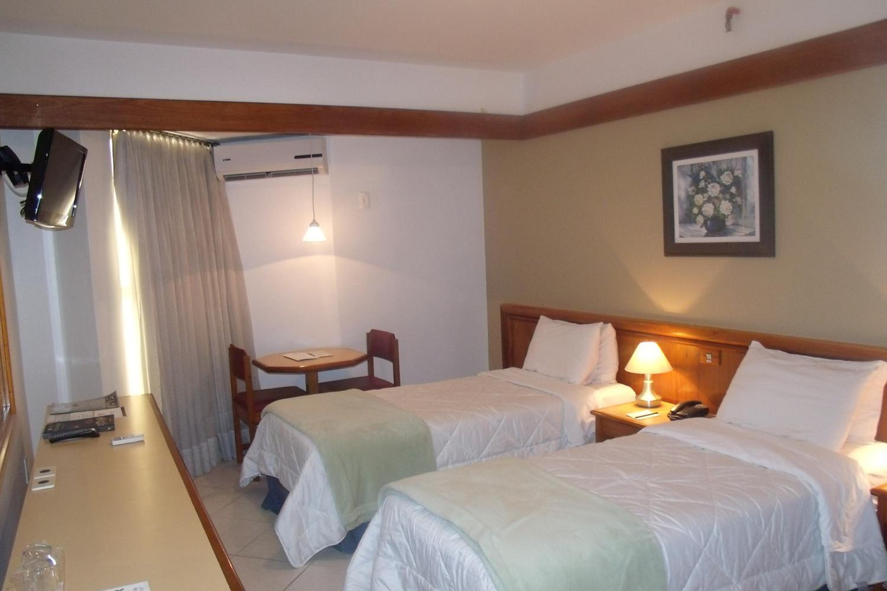 Standard Twin Room - Photo 3