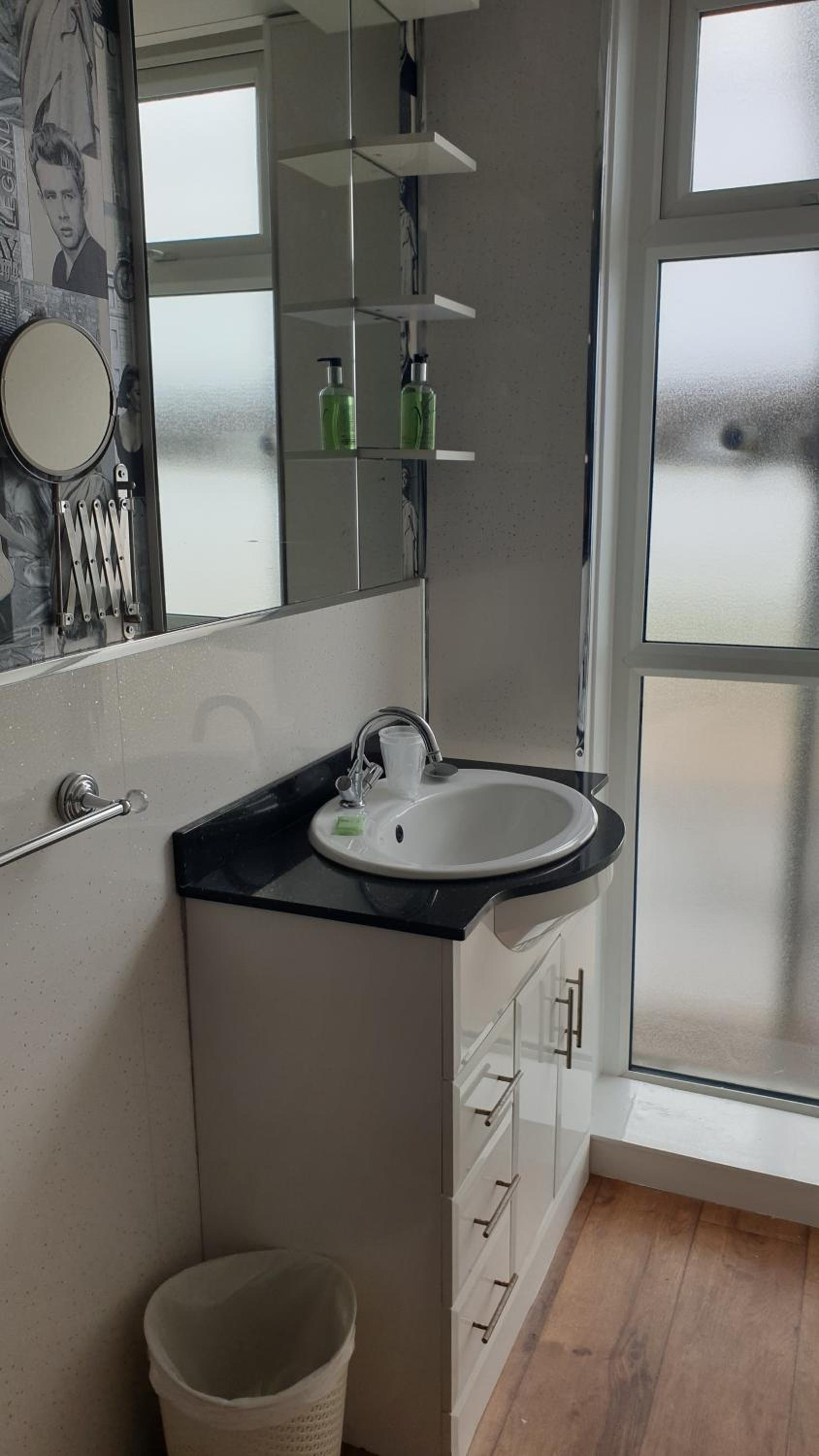 Double Room with Sea View - Photo 4