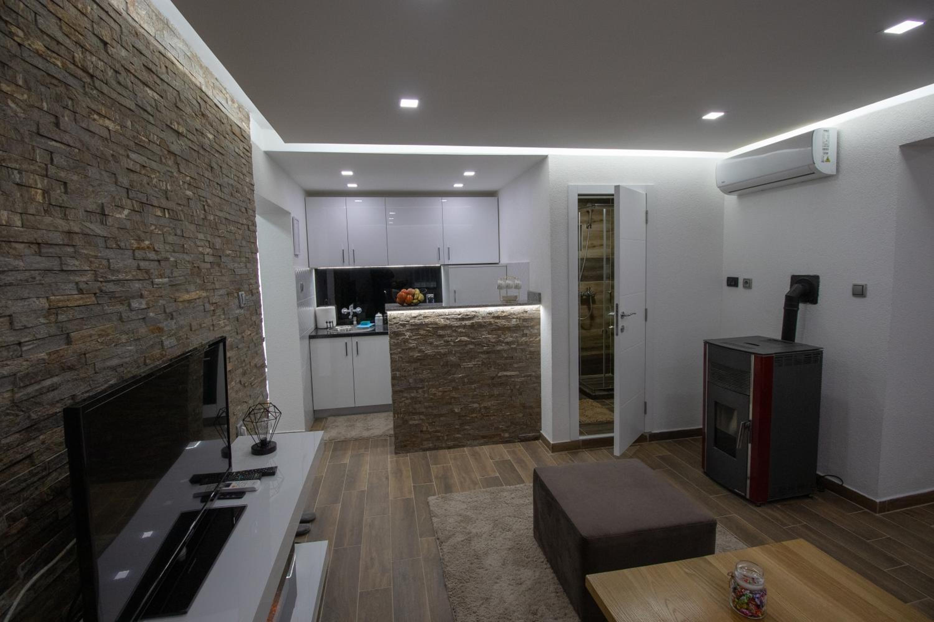 One-Bedroom House photo 1