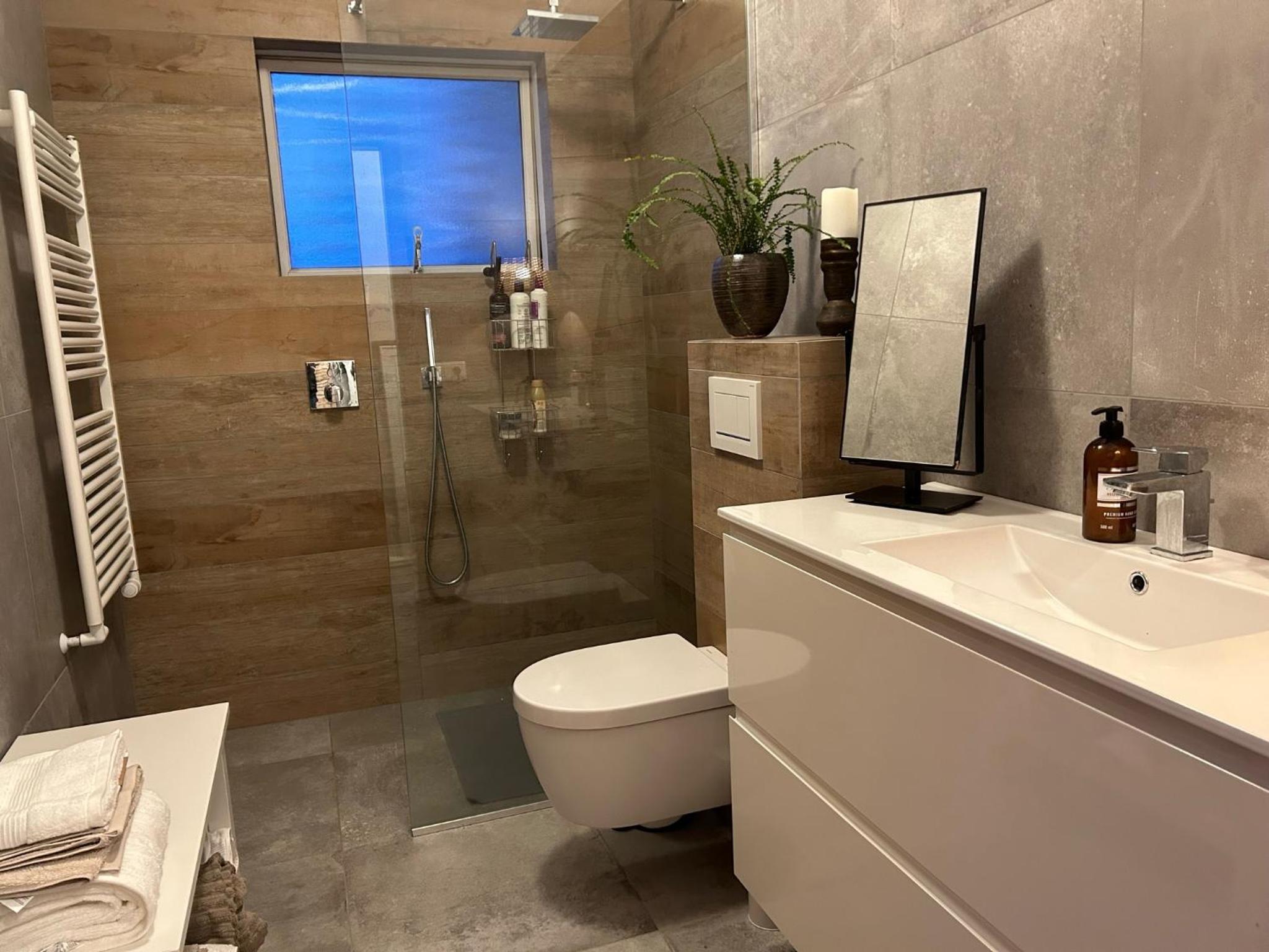 Double Room with Shared Bathroom photo 3