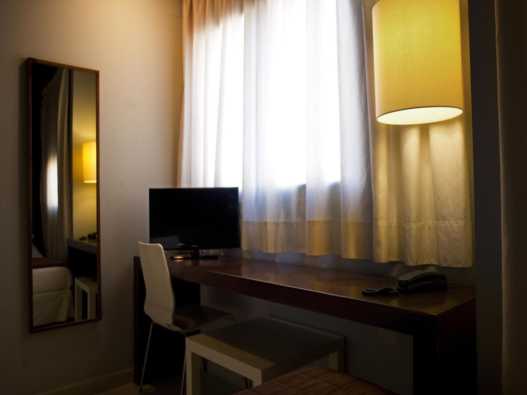 Double or Twin Room - Photo 13