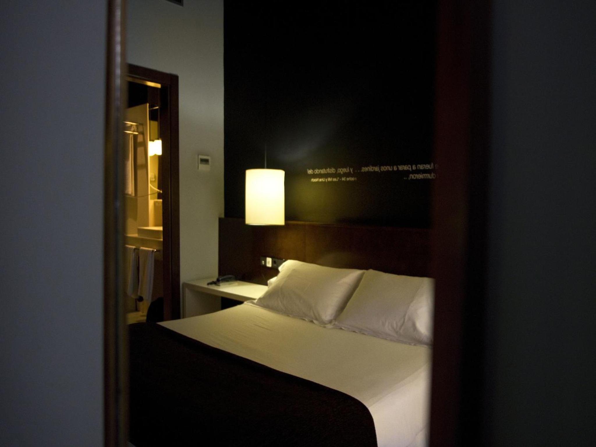 Double or Twin Room - Photo 9