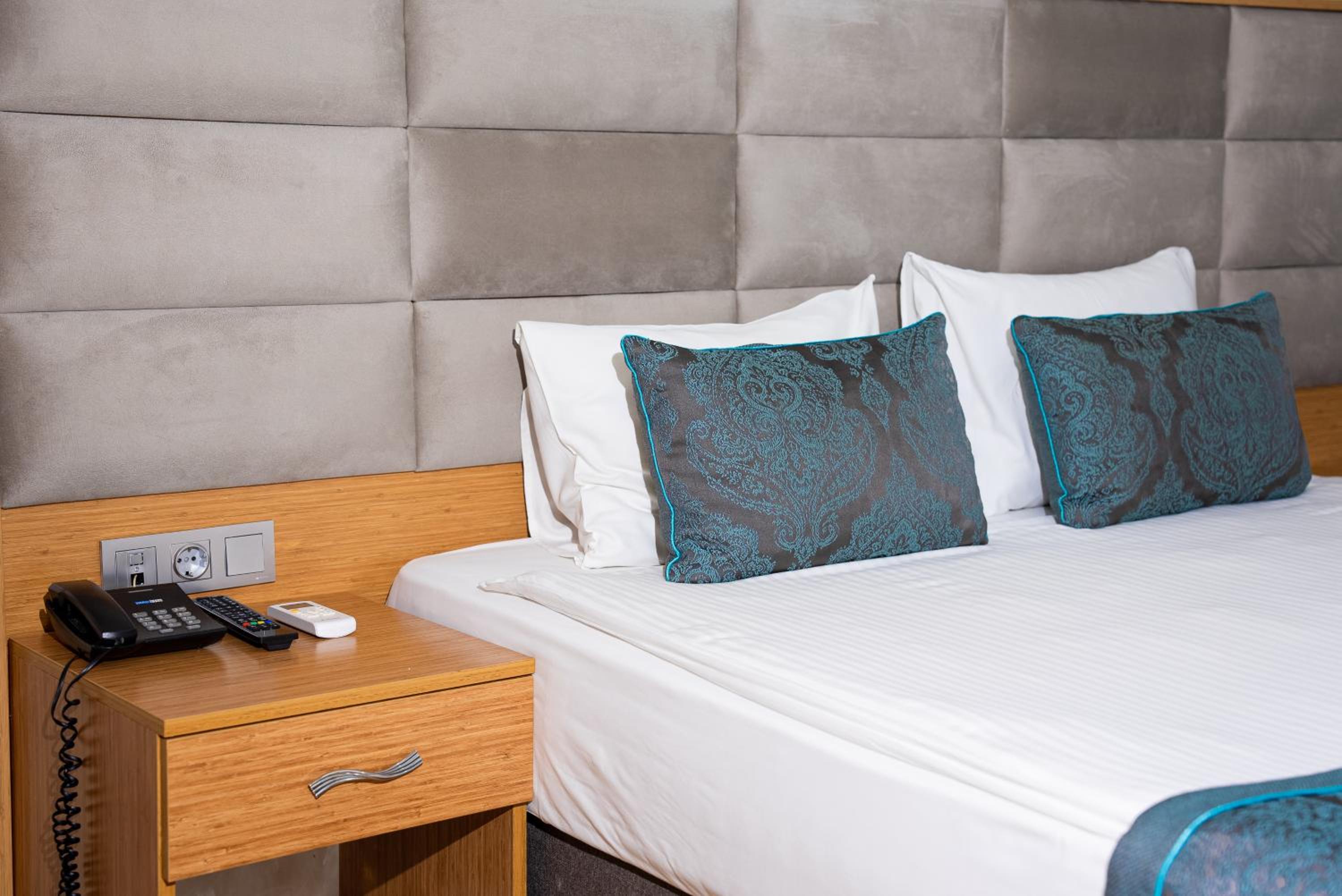 Deluxe Double or Twin Room with Sea View photo 3