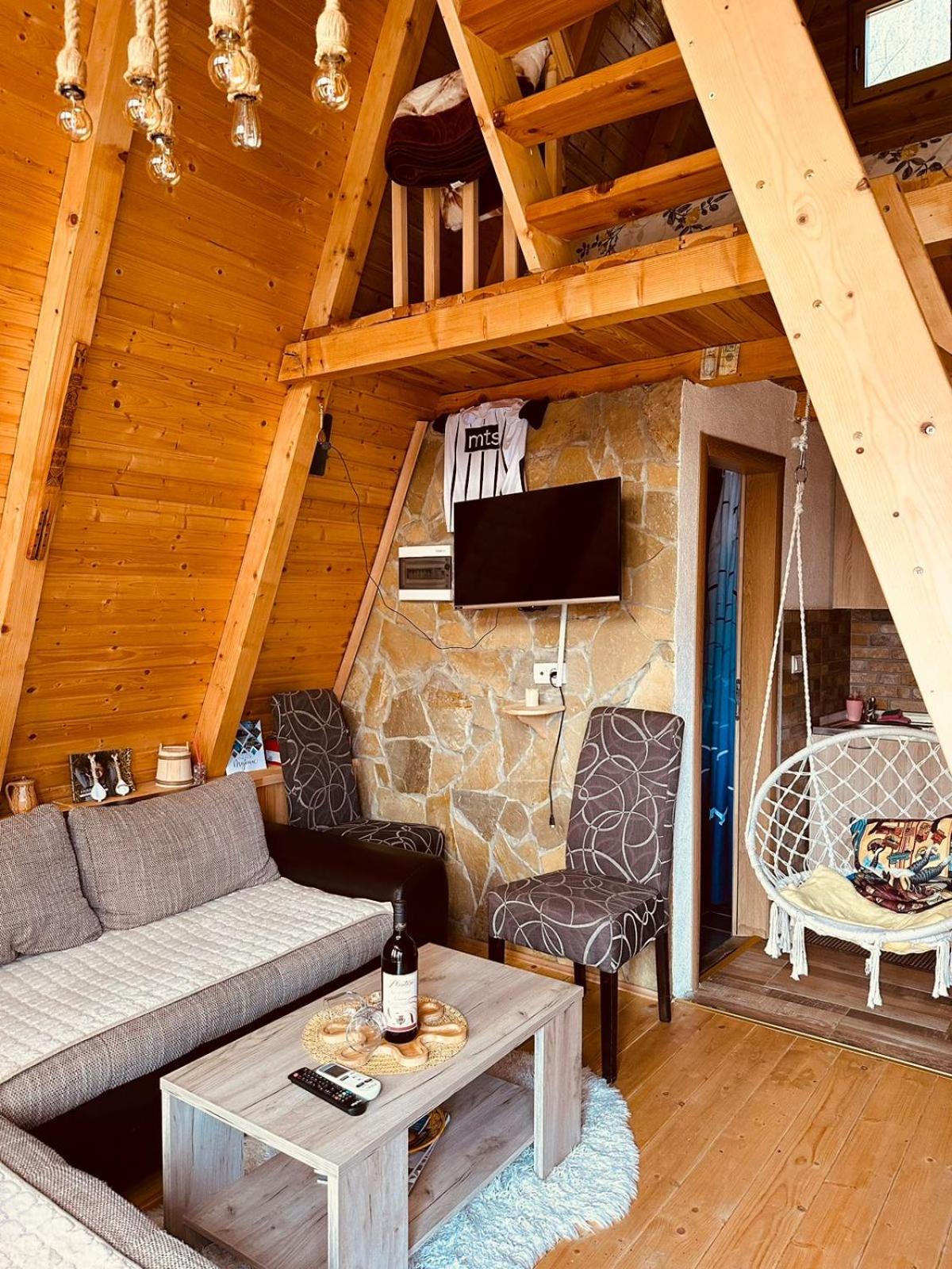 Apartment With Mountain View
