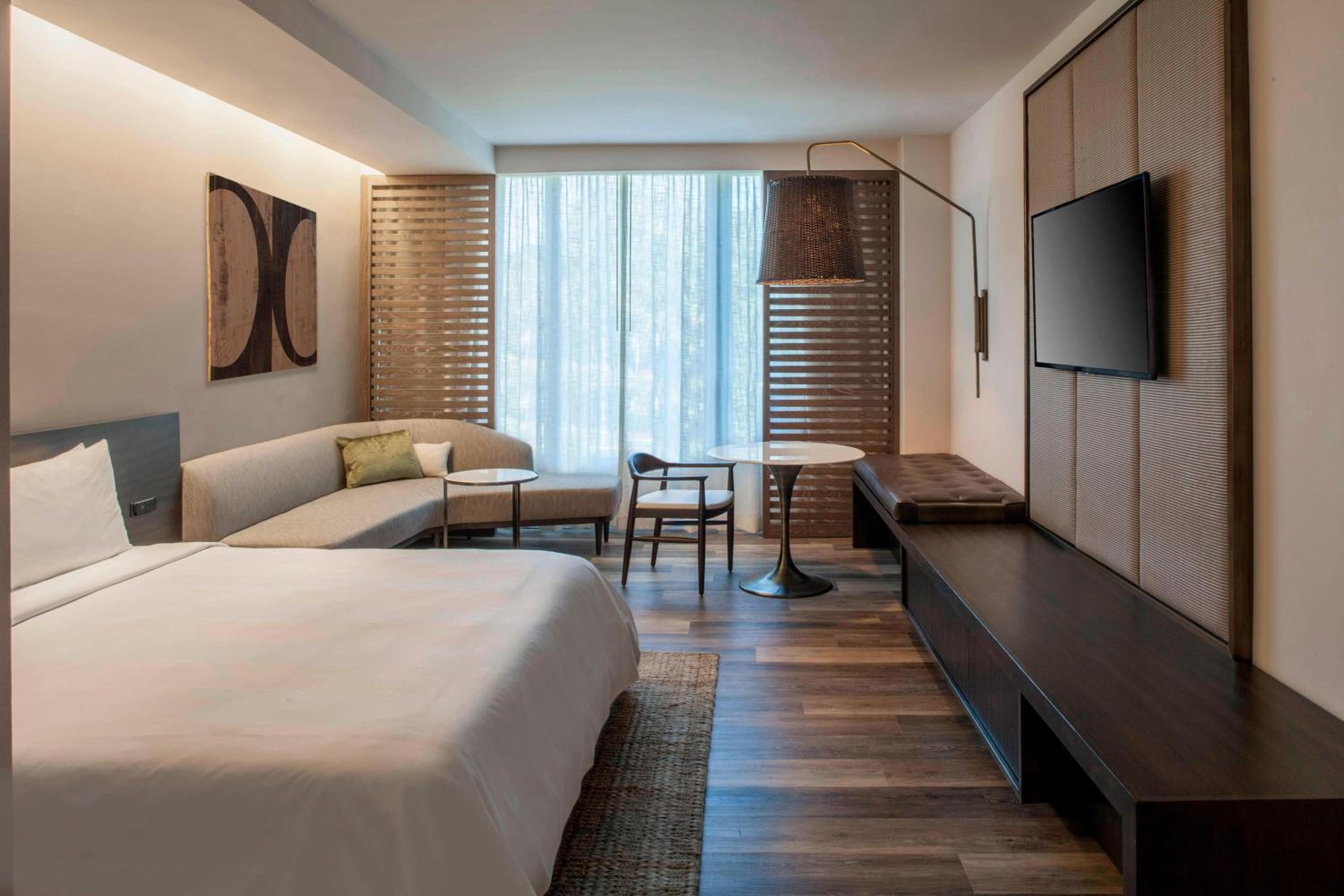  Sawgrass Signature Room, 1 King – Resort View - Photo 1