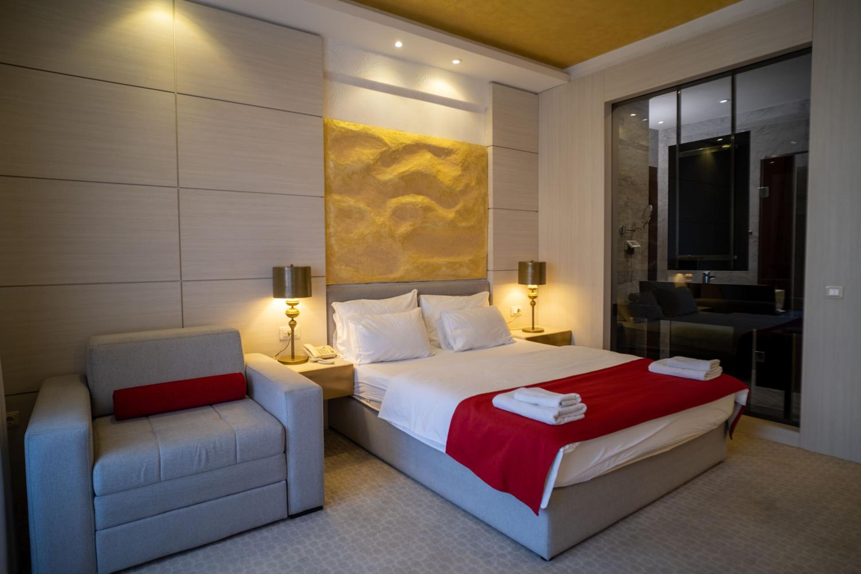 Deluxe Double Room with Balcony photo 1