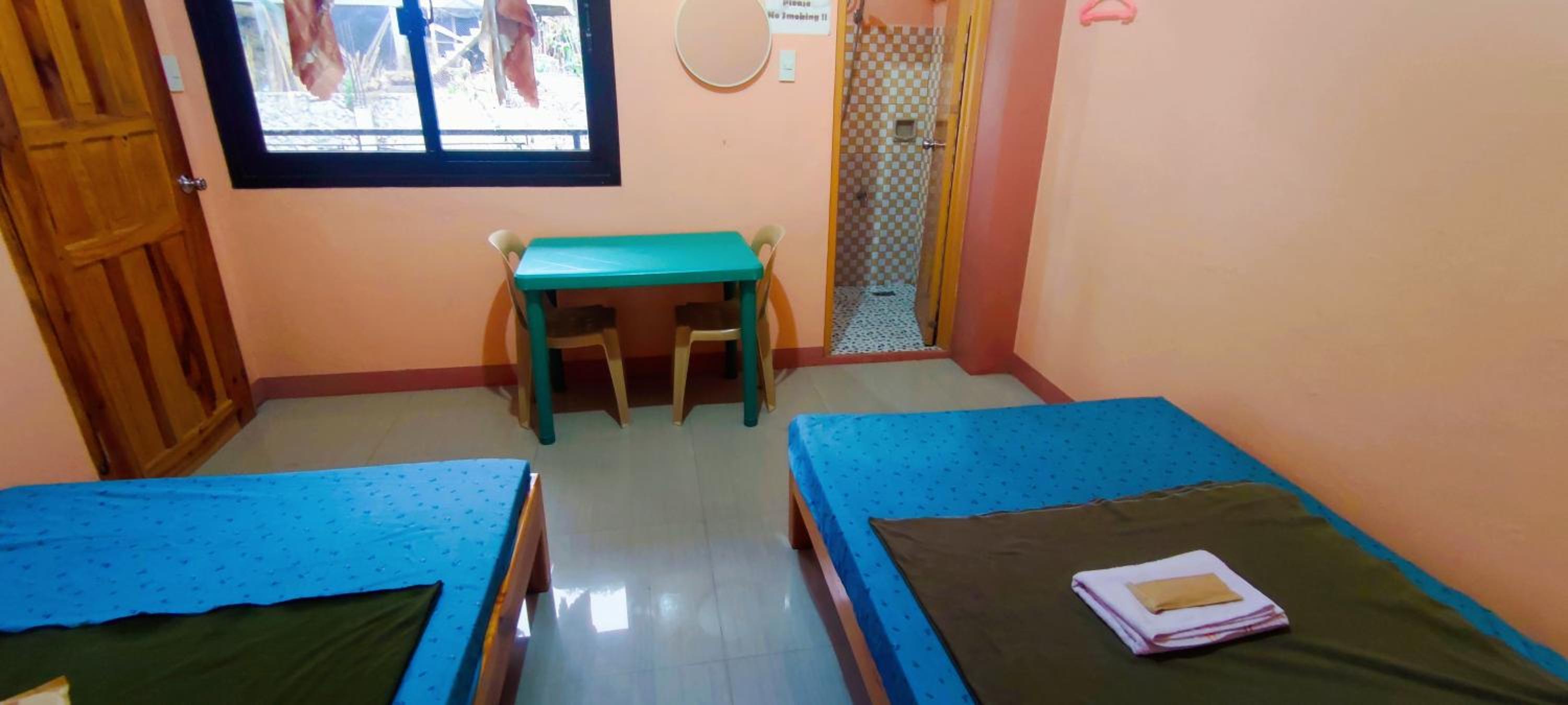Quadruple Room with Private Bathroom photo 2