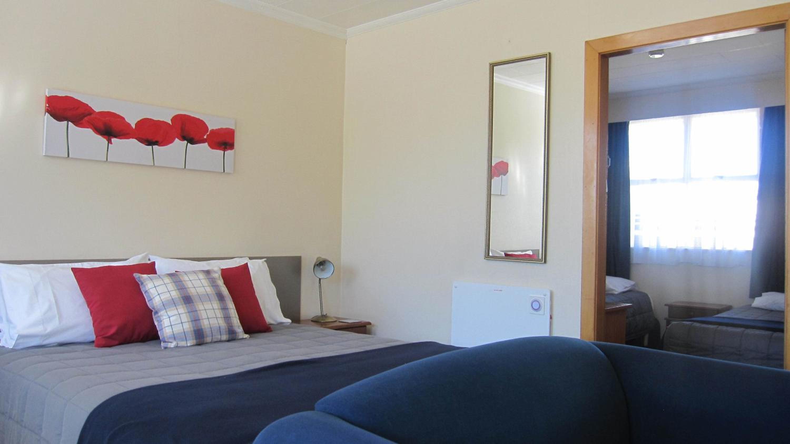 One-Bedroom Apartment - Photo 4