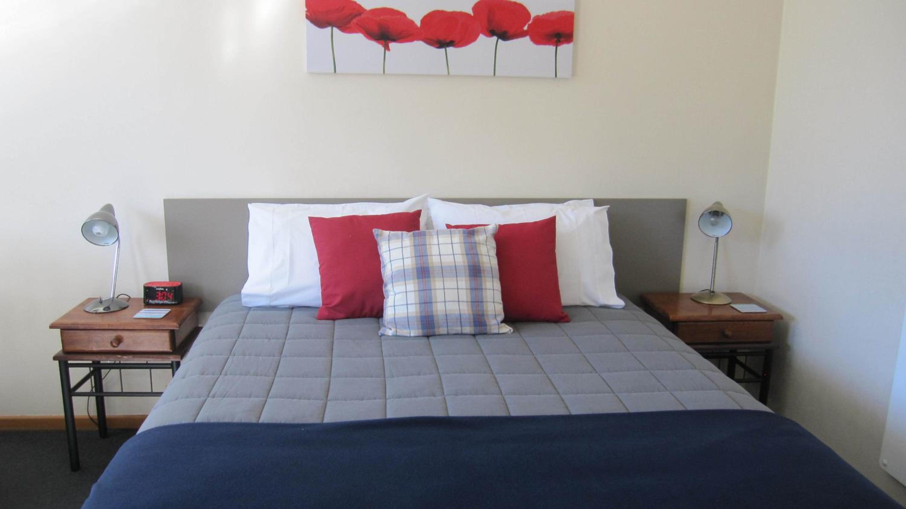 One-Bedroom Apartment - Photo 1