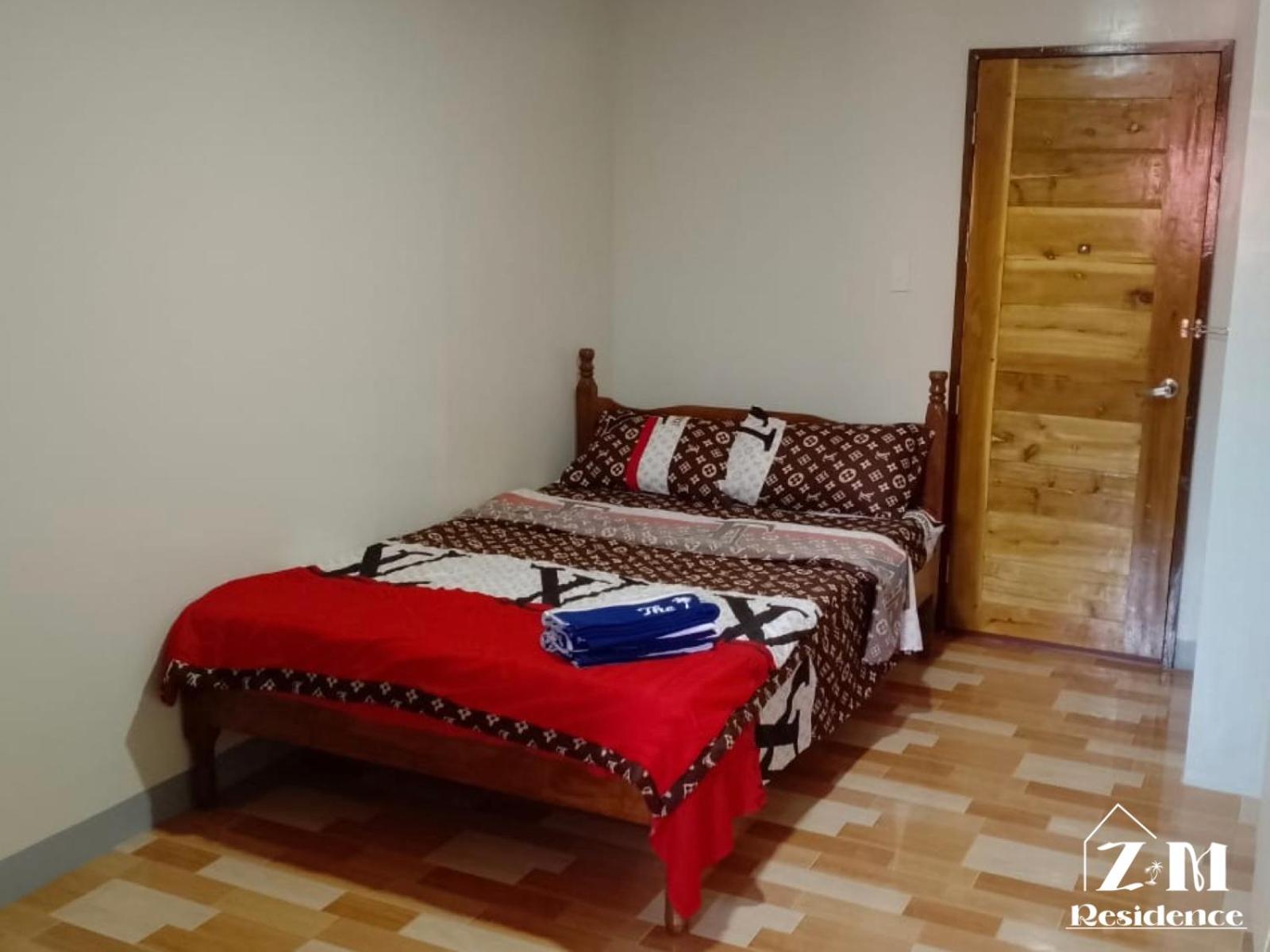 One-Bedroom Apartment - Photo 1