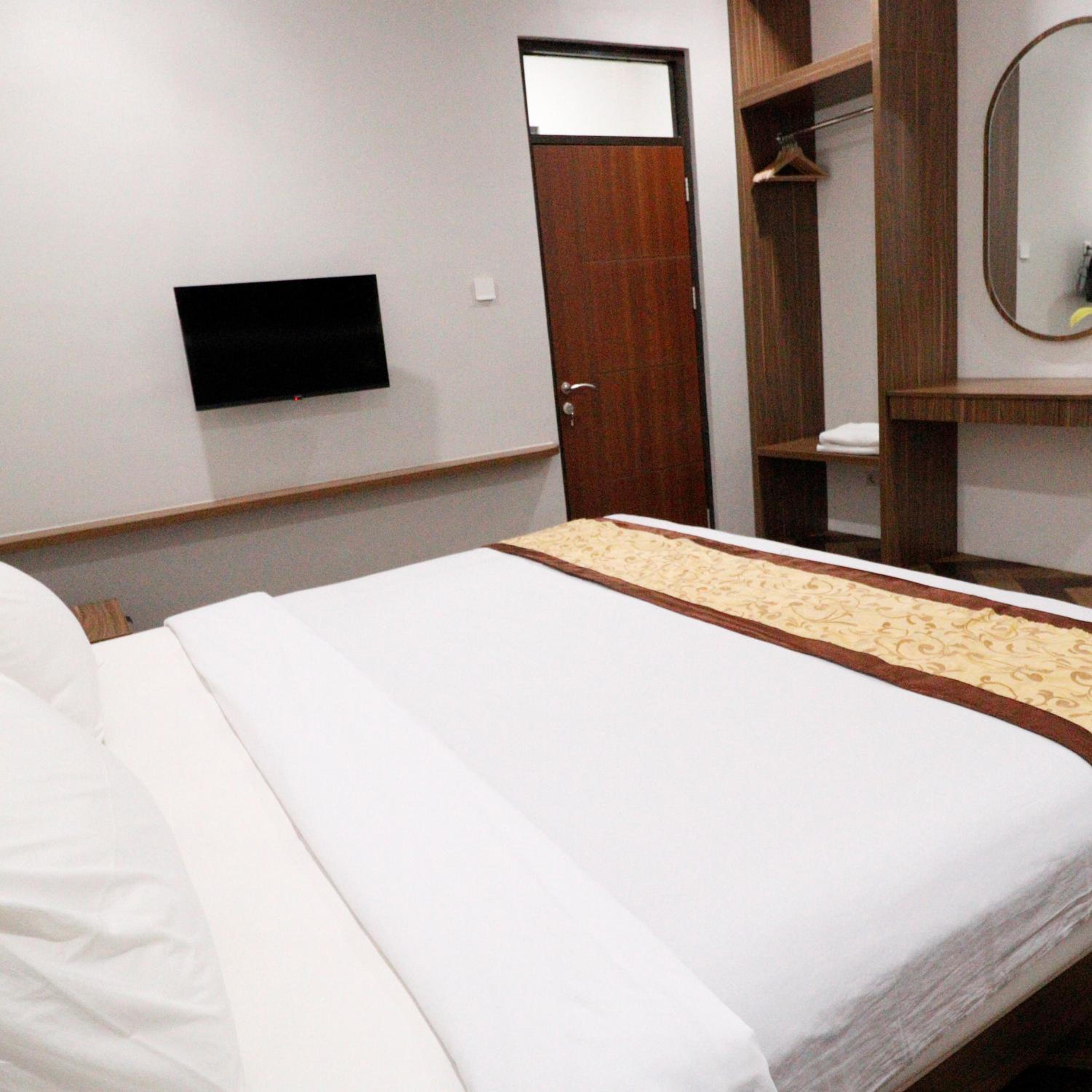 Three-Bedroom Bungalow - Photo 3