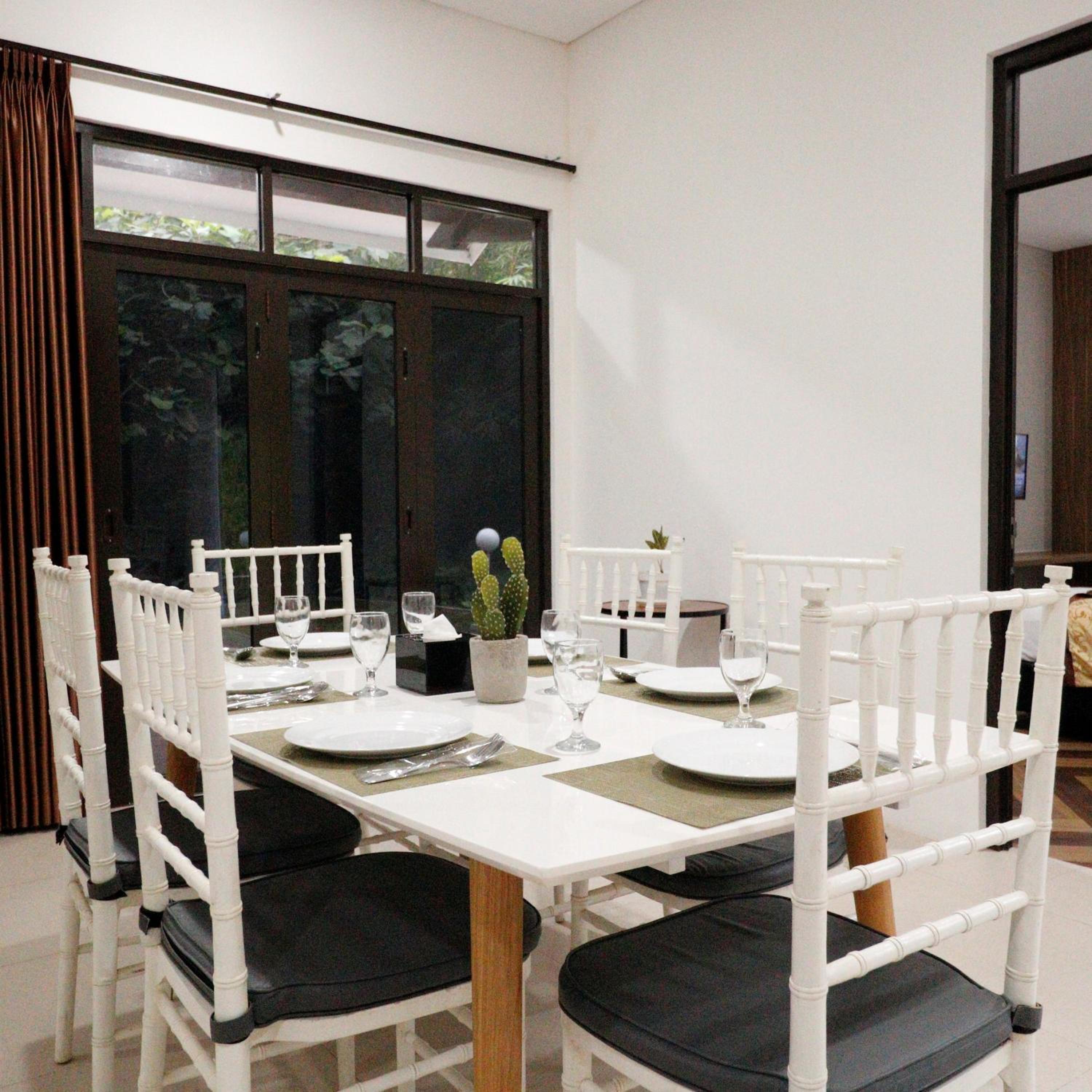 Three-Bedroom Bungalow - Photo 4