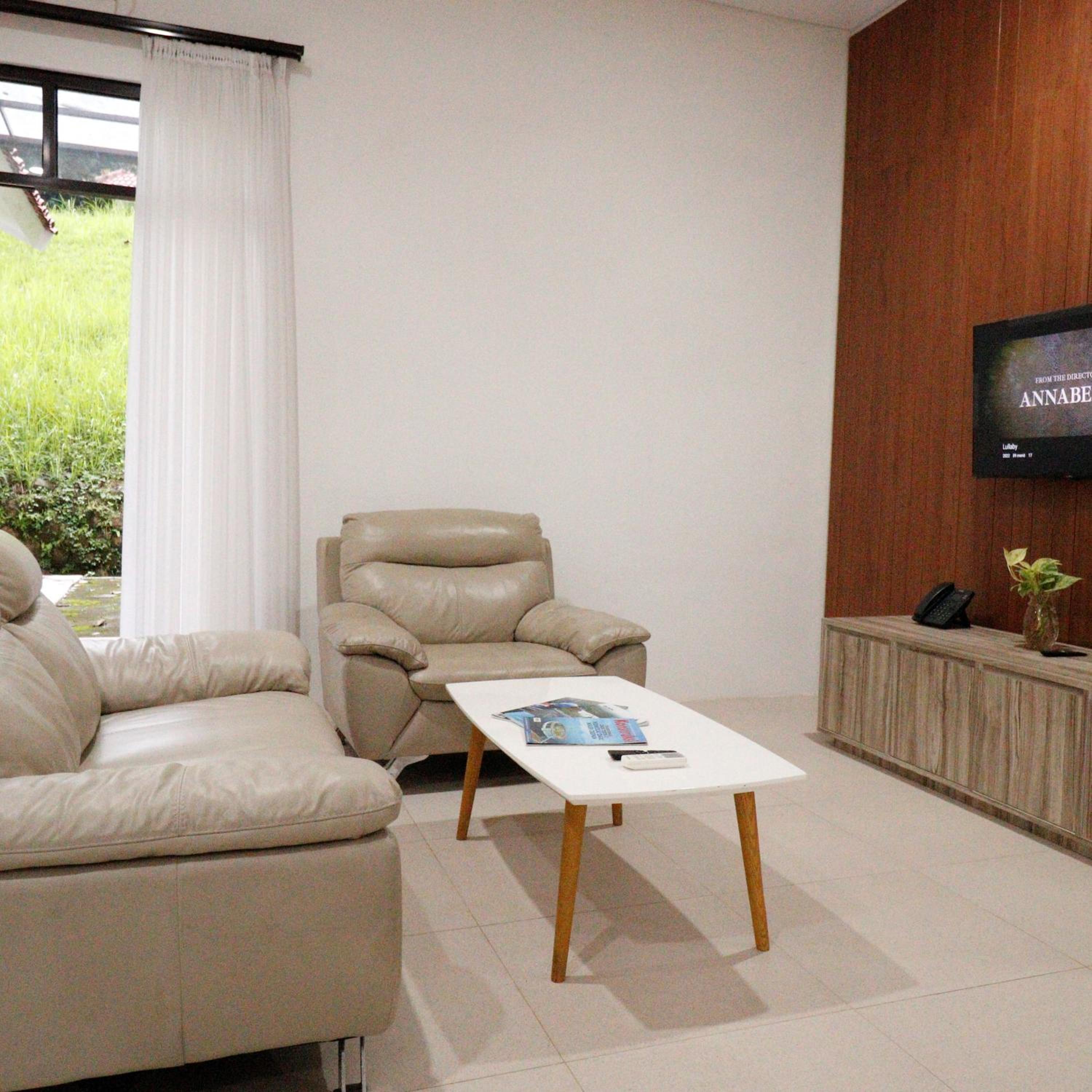 Three-Bedroom Bungalow - Photo 12