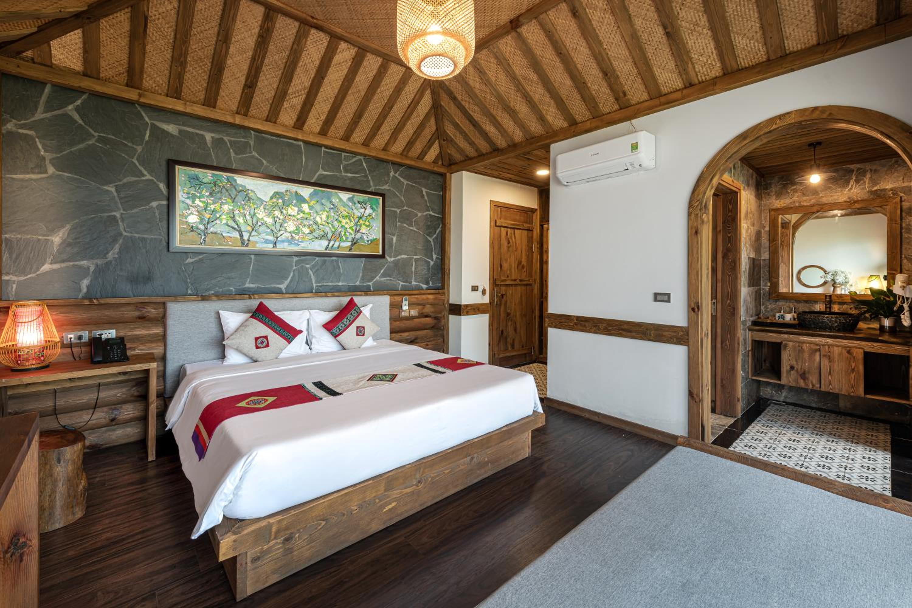 Deluxe Double Room with Bath photo 2